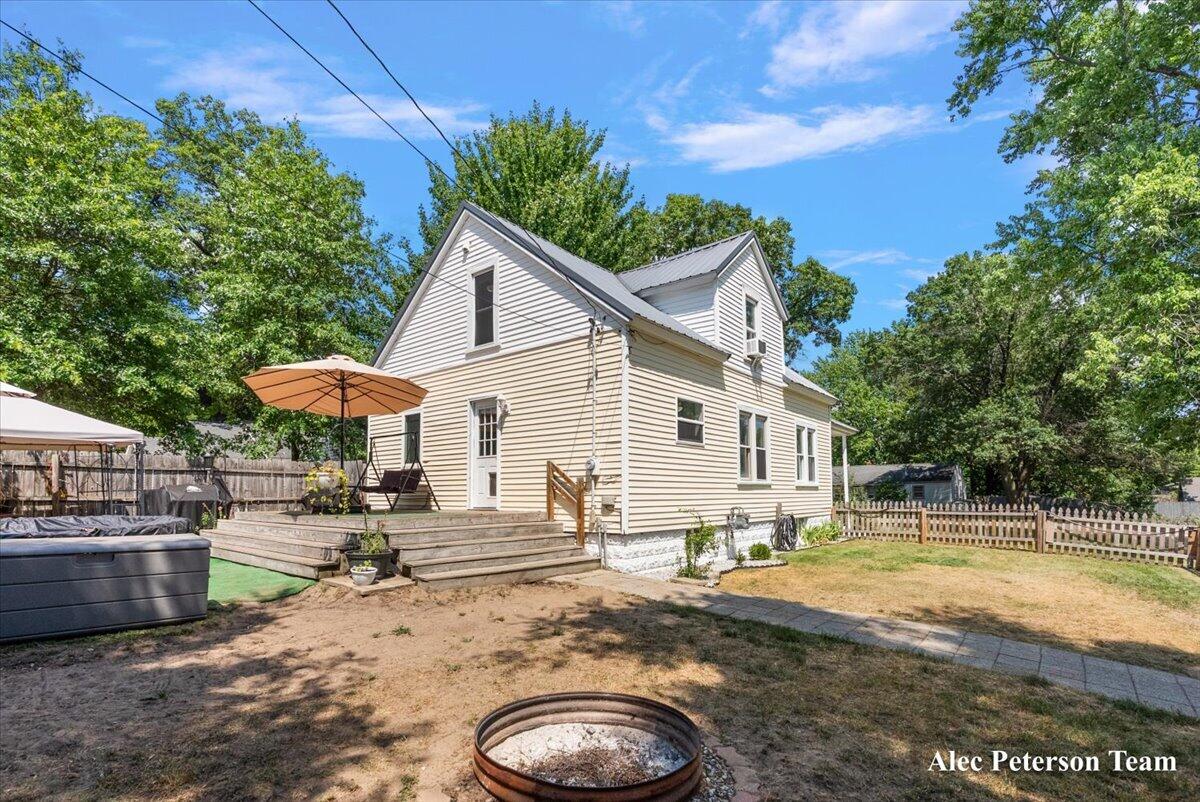 1473 Center Street Muskegon MI 49442