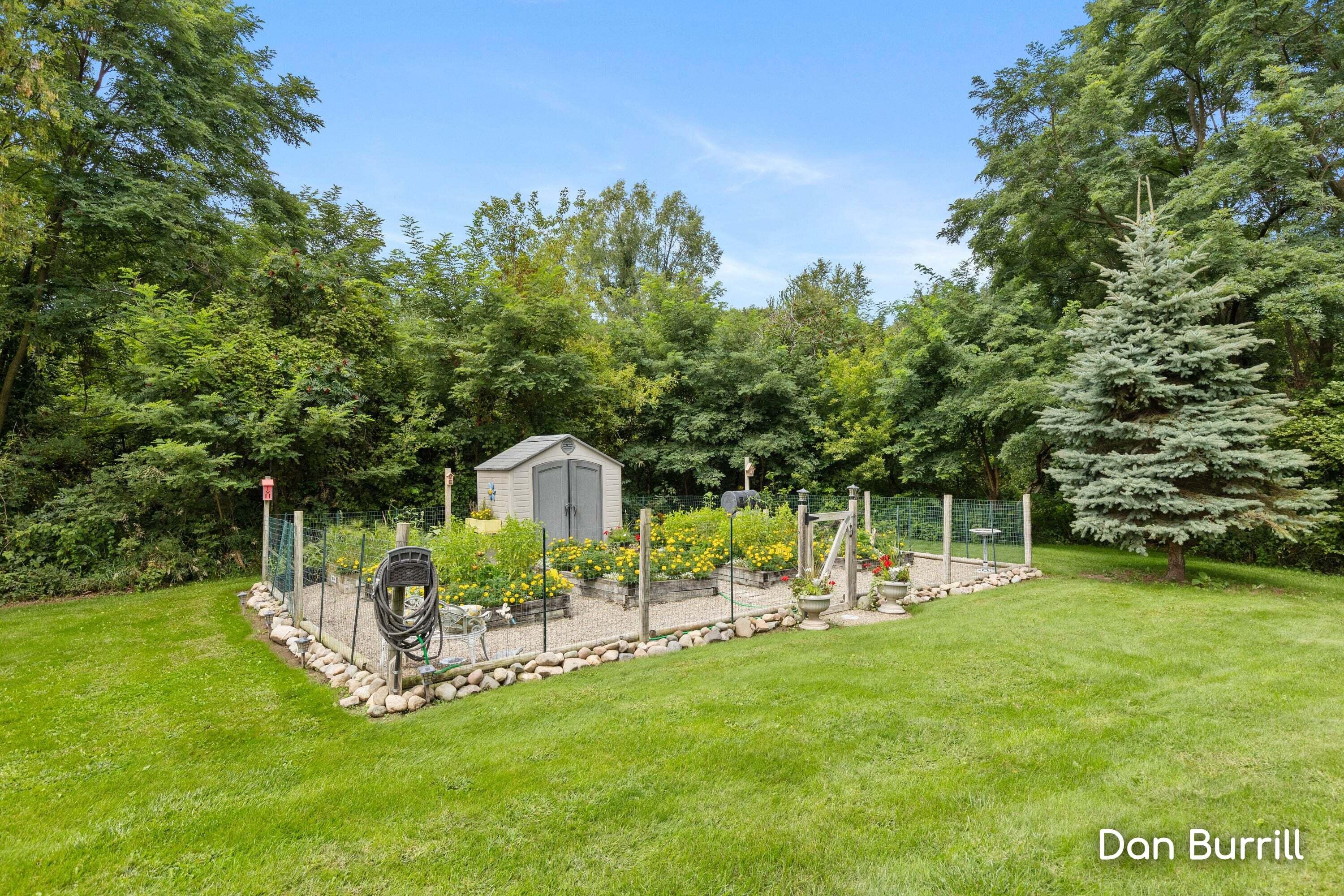 10679 Keystone Drive NE Ada MI 49301