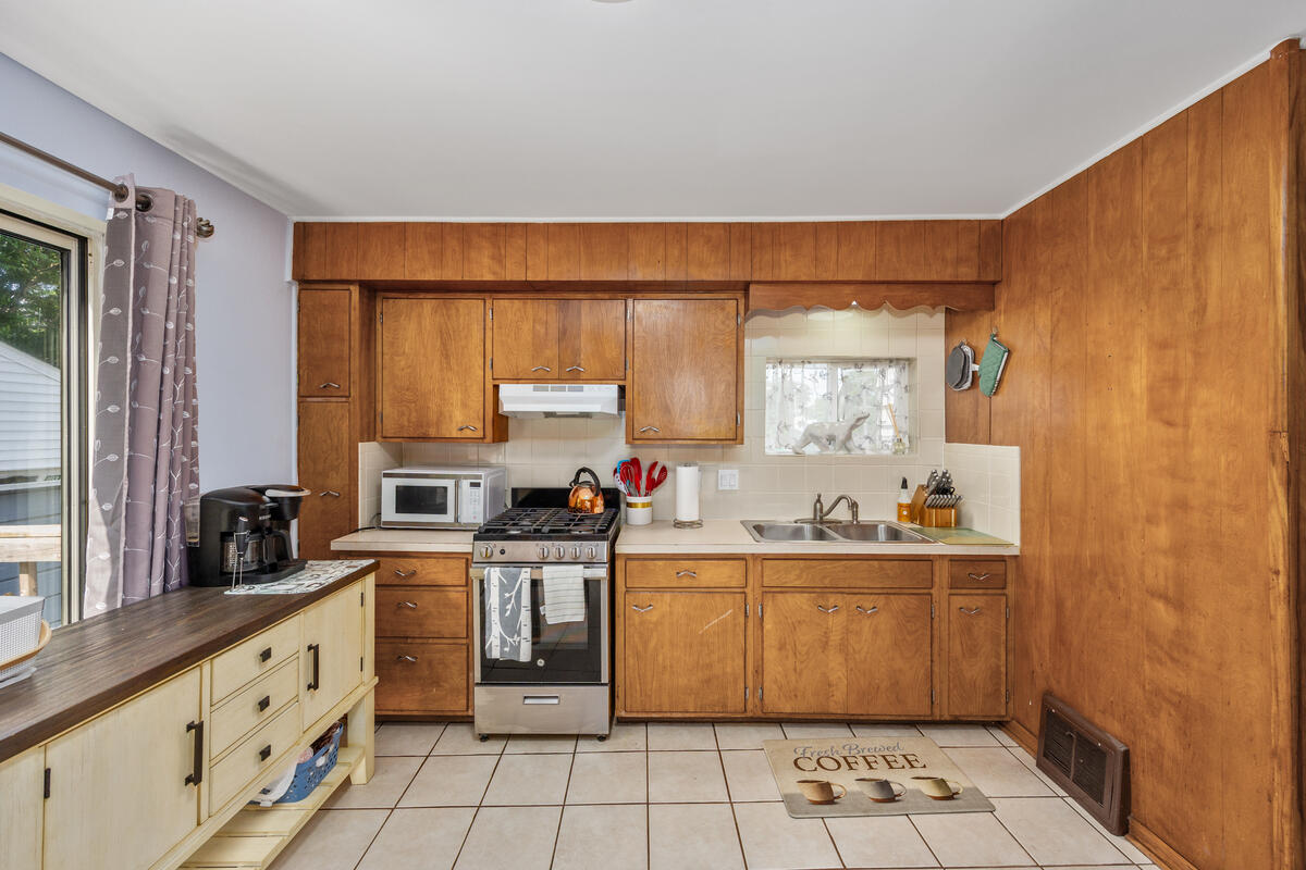 852 Leonard Street NE Grand Rapids MI 49503