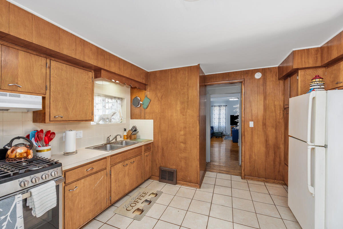 852 Leonard Street NE Grand Rapids MI 49503