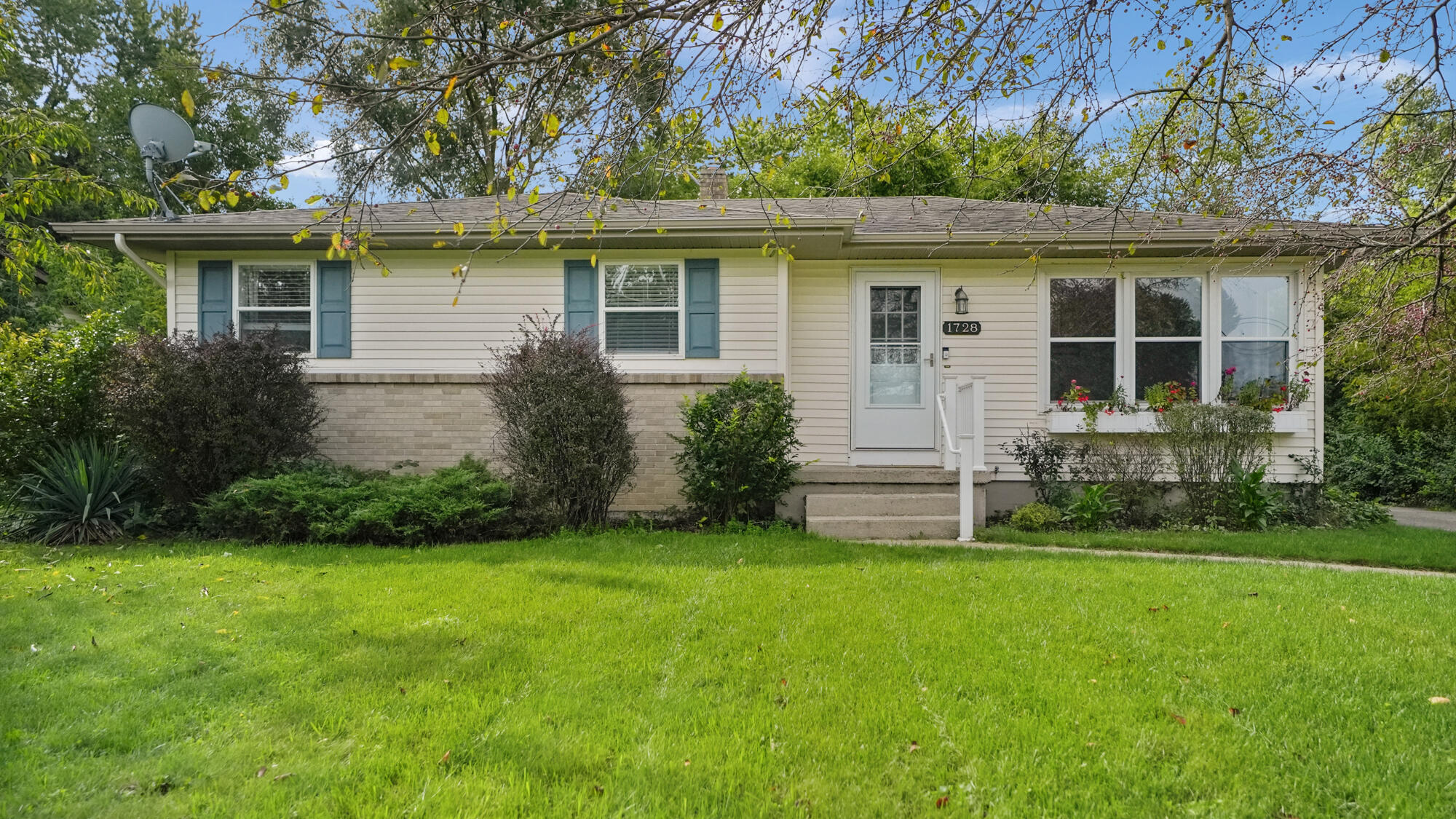 1728 Langley Street SE Grand Rapids MI 49508