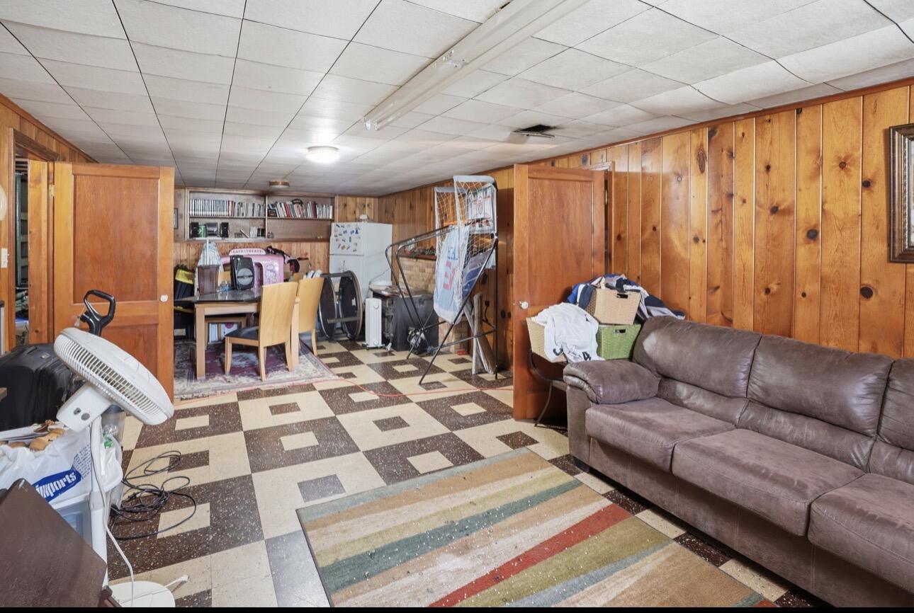 1443 Ogden Avenue Benton Harbor MI 49022