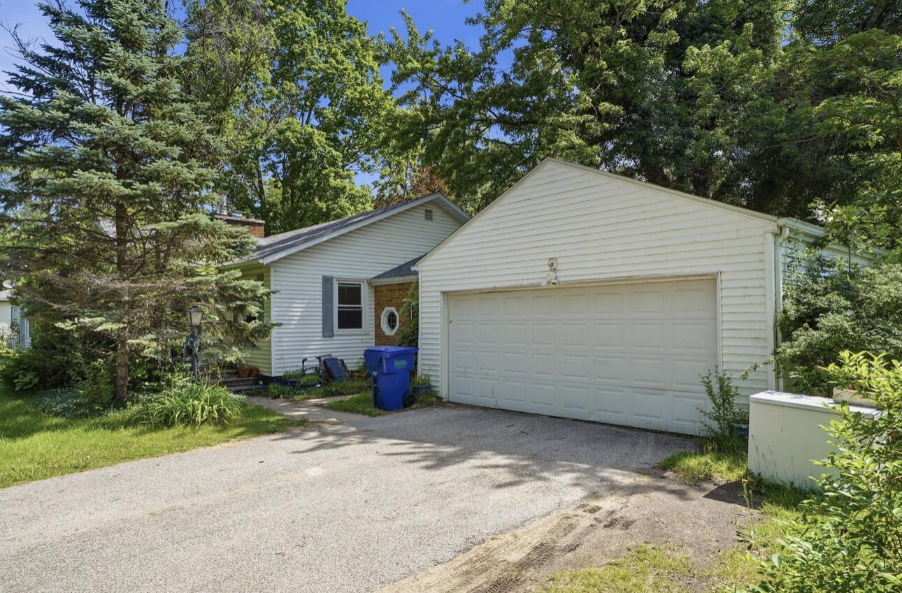 1443 Ogden Avenue Benton Harbor MI 49022