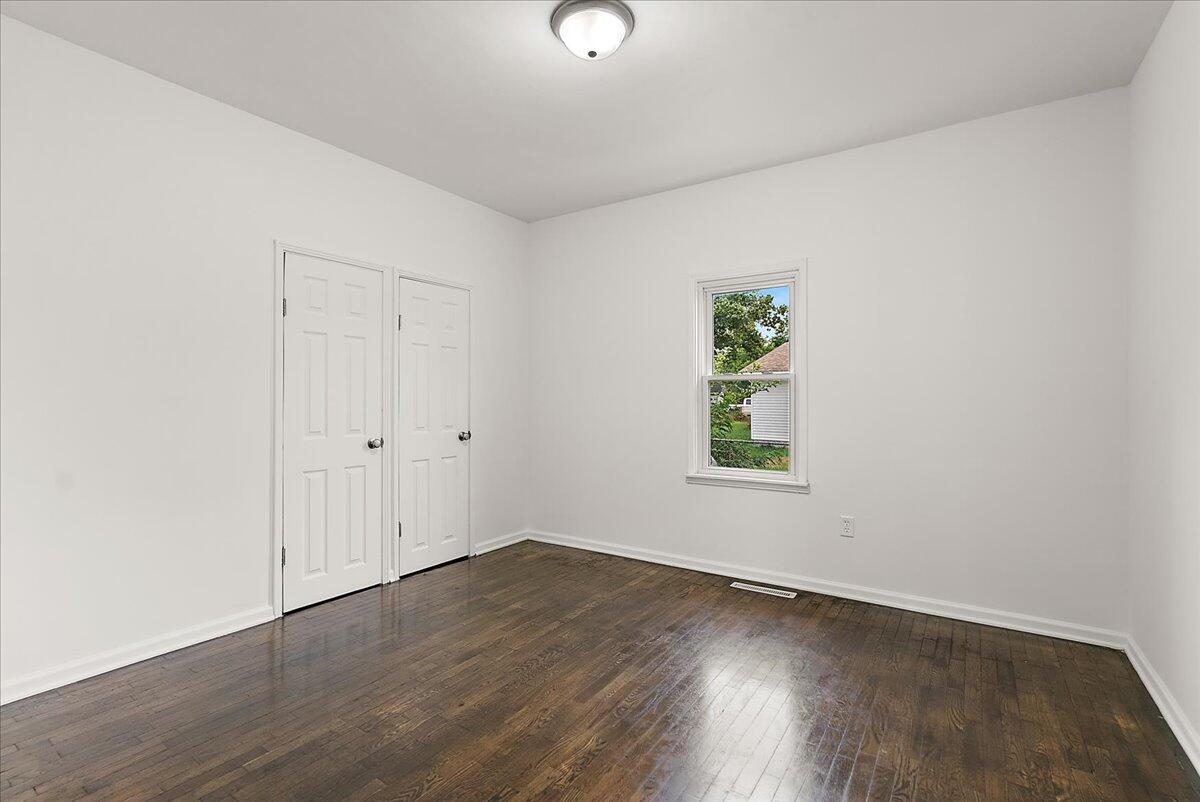 984 Evanston Avenue Muskegon MI 49442