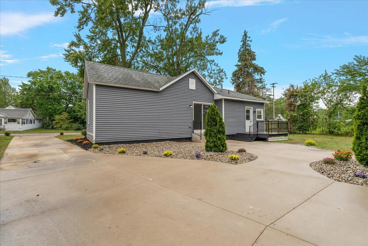 984 Evanston Avenue Muskegon MI 49442