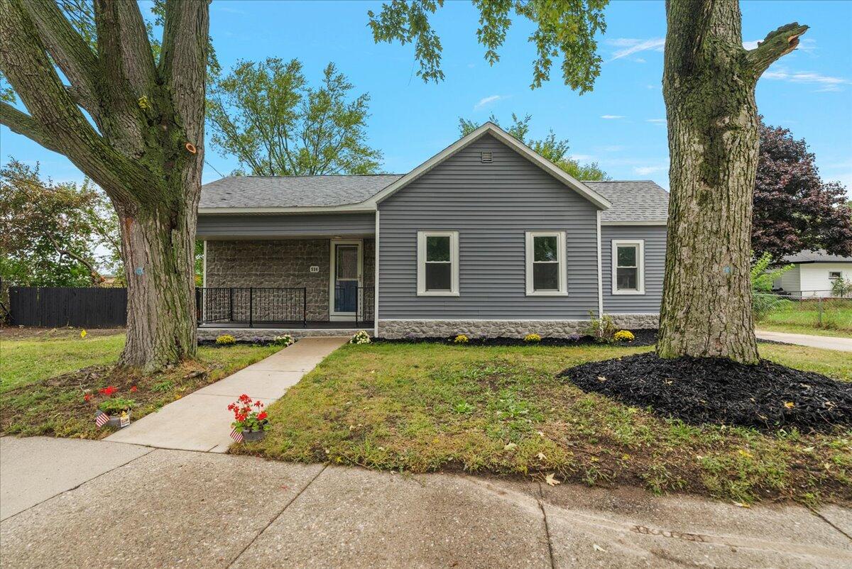984 Evanston Avenue Muskegon MI 49442