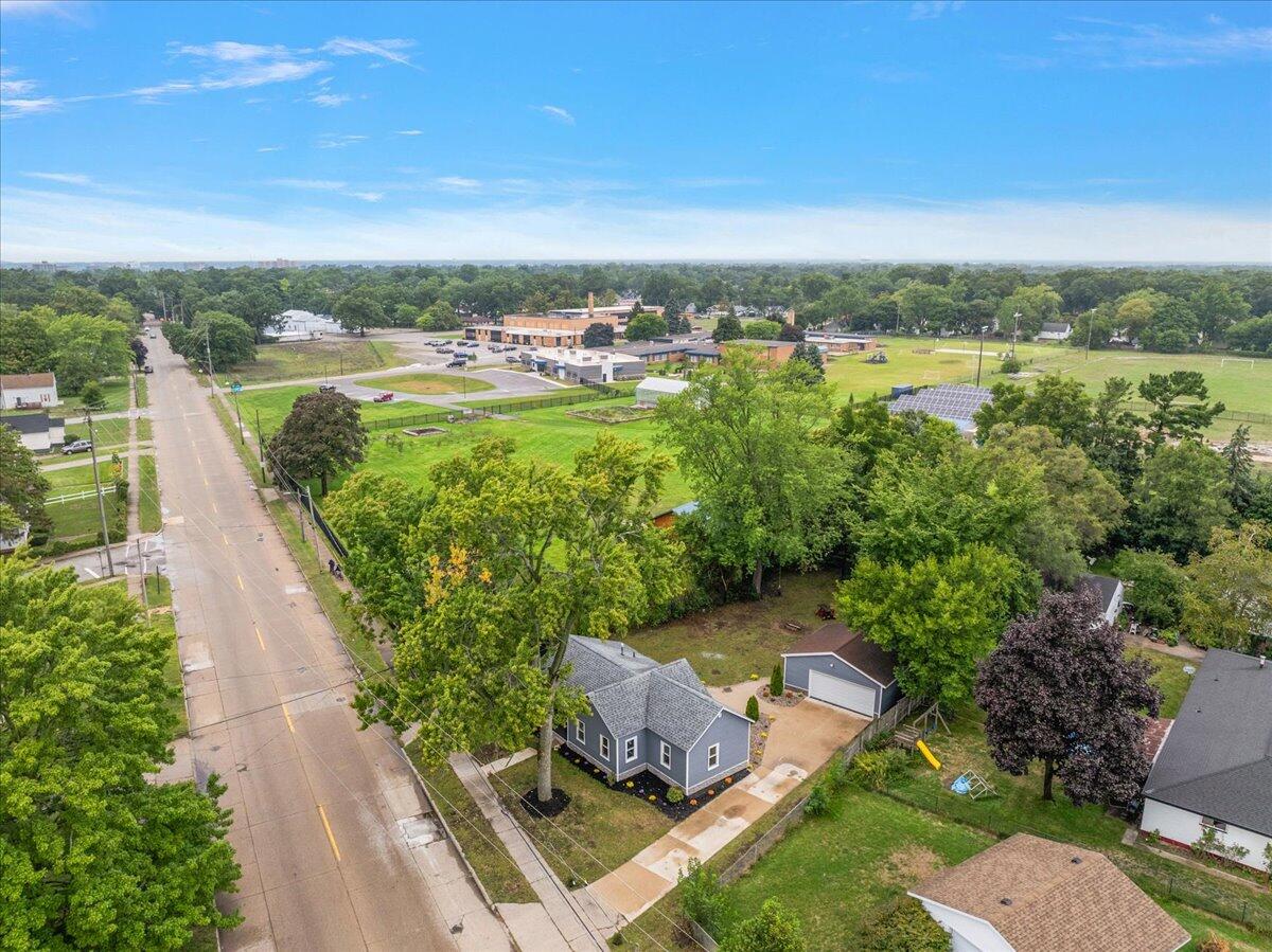 984 Evanston Avenue Muskegon MI 49442