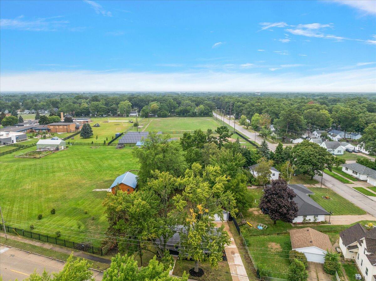 984 Evanston Avenue Muskegon MI 49442