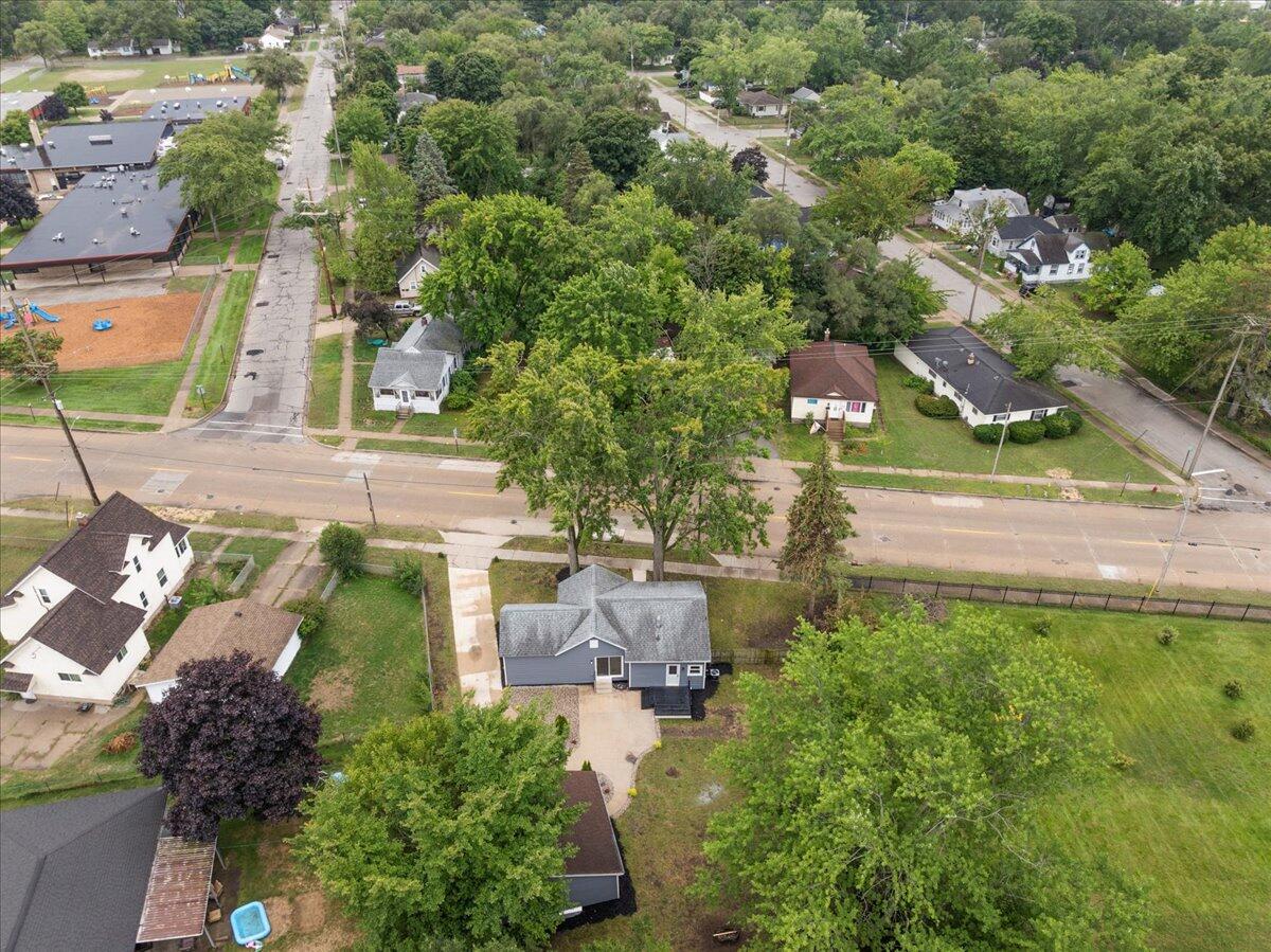 984 Evanston Avenue Muskegon MI 49442