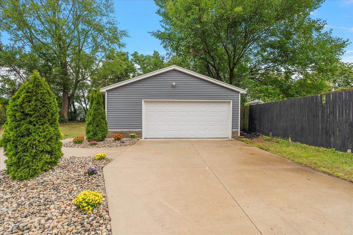 984 Evanston Avenue Muskegon MI 49442