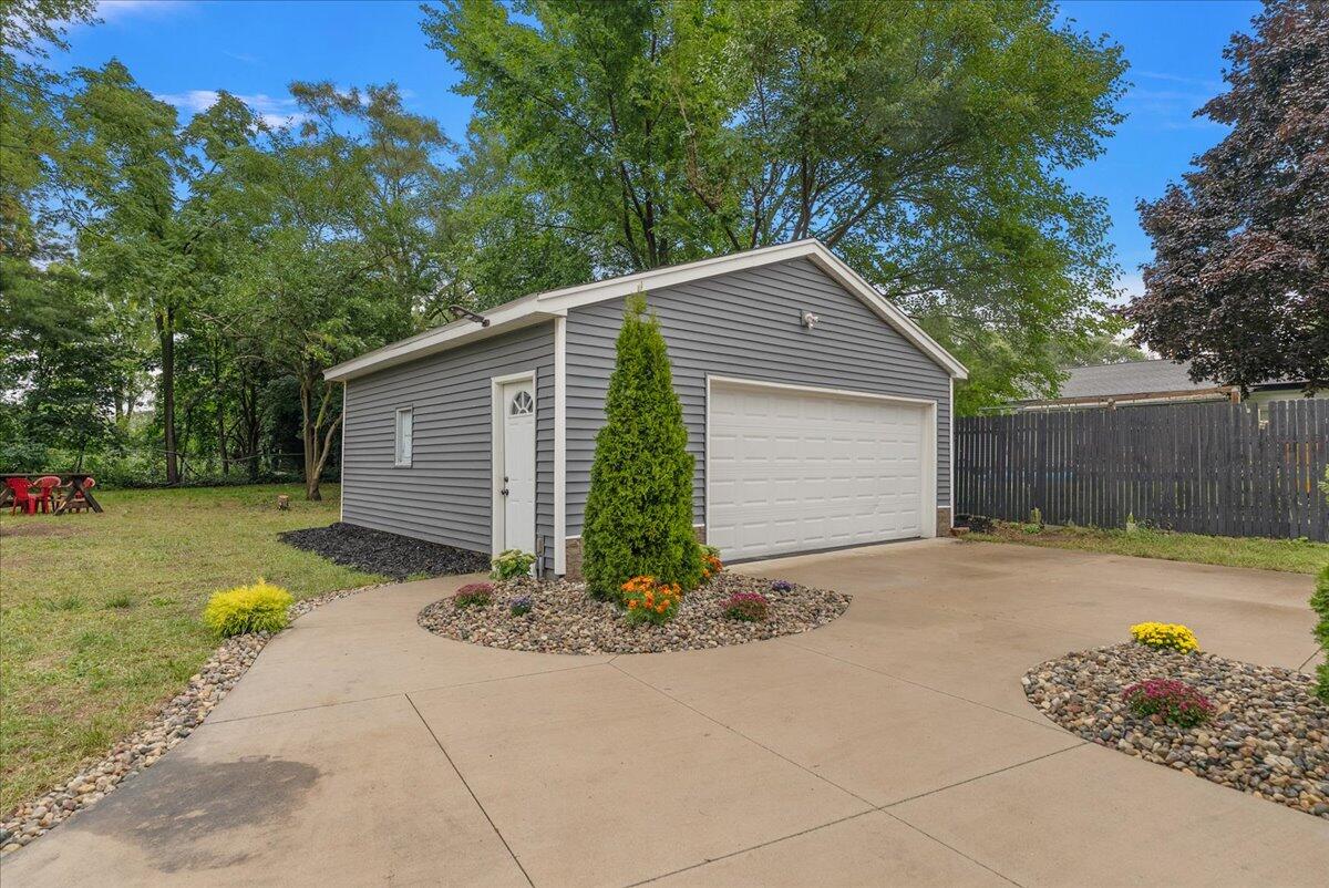984 Evanston Avenue Muskegon MI 49442