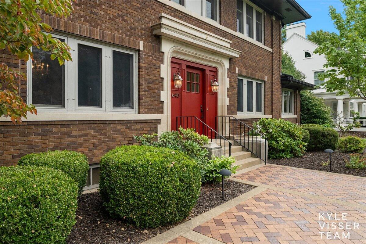 640 Cambridge Boulevard SE East Grand Rapids MI 49506