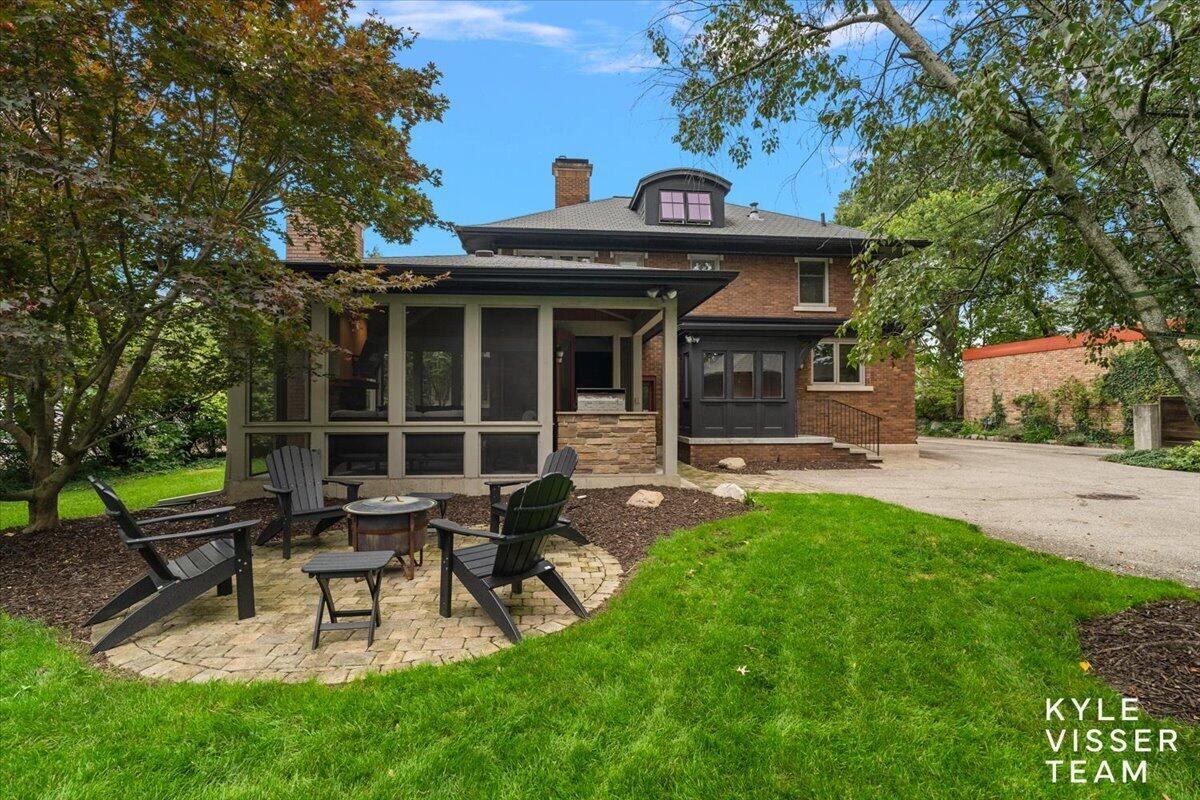 640 Cambridge Boulevard SE East Grand Rapids MI 49506