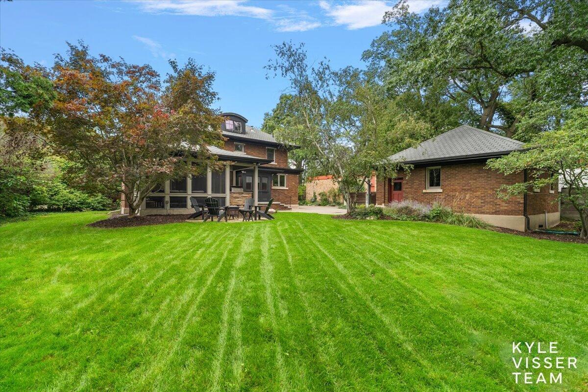 640 Cambridge Boulevard SE East Grand Rapids MI 49506