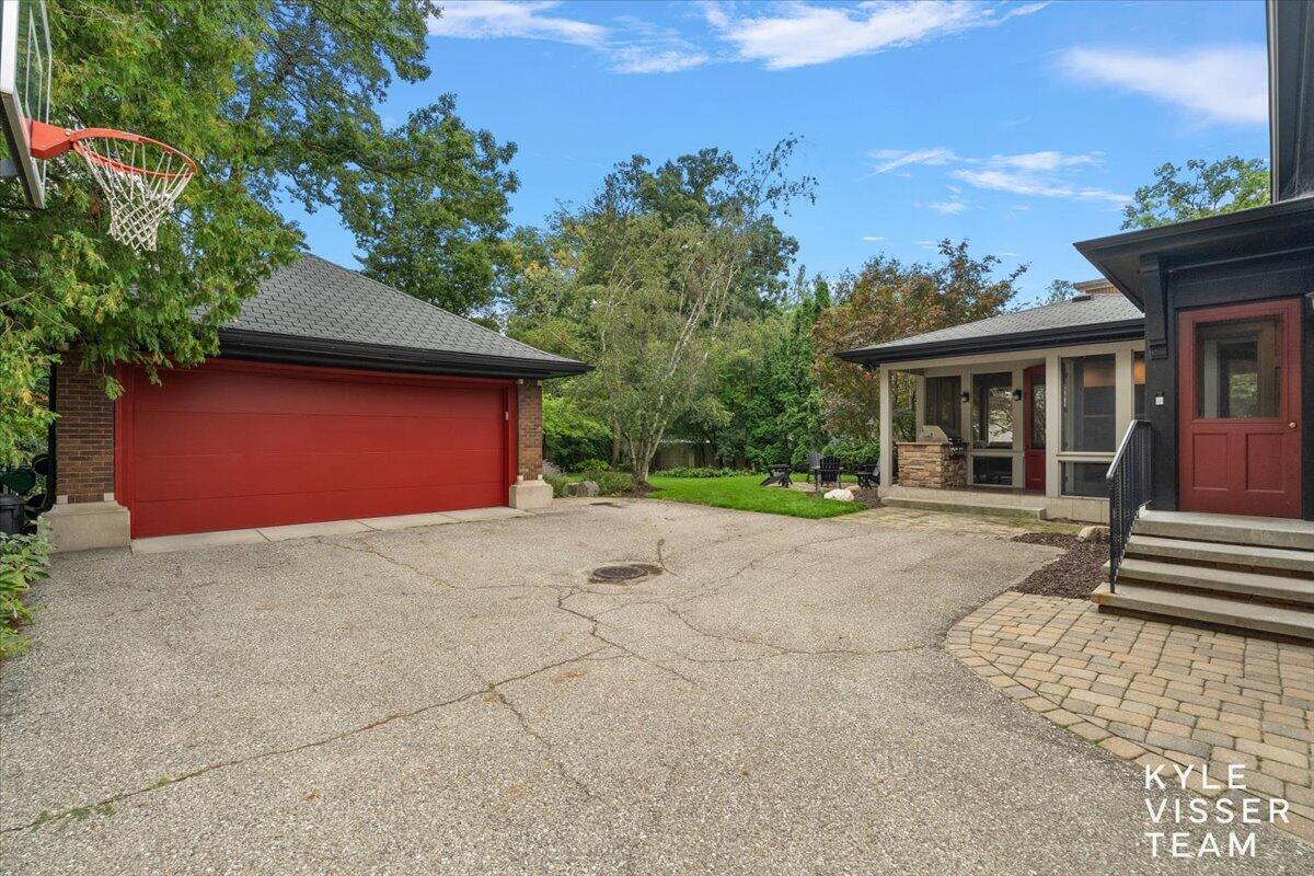 640 Cambridge Boulevard SE East Grand Rapids MI 49506