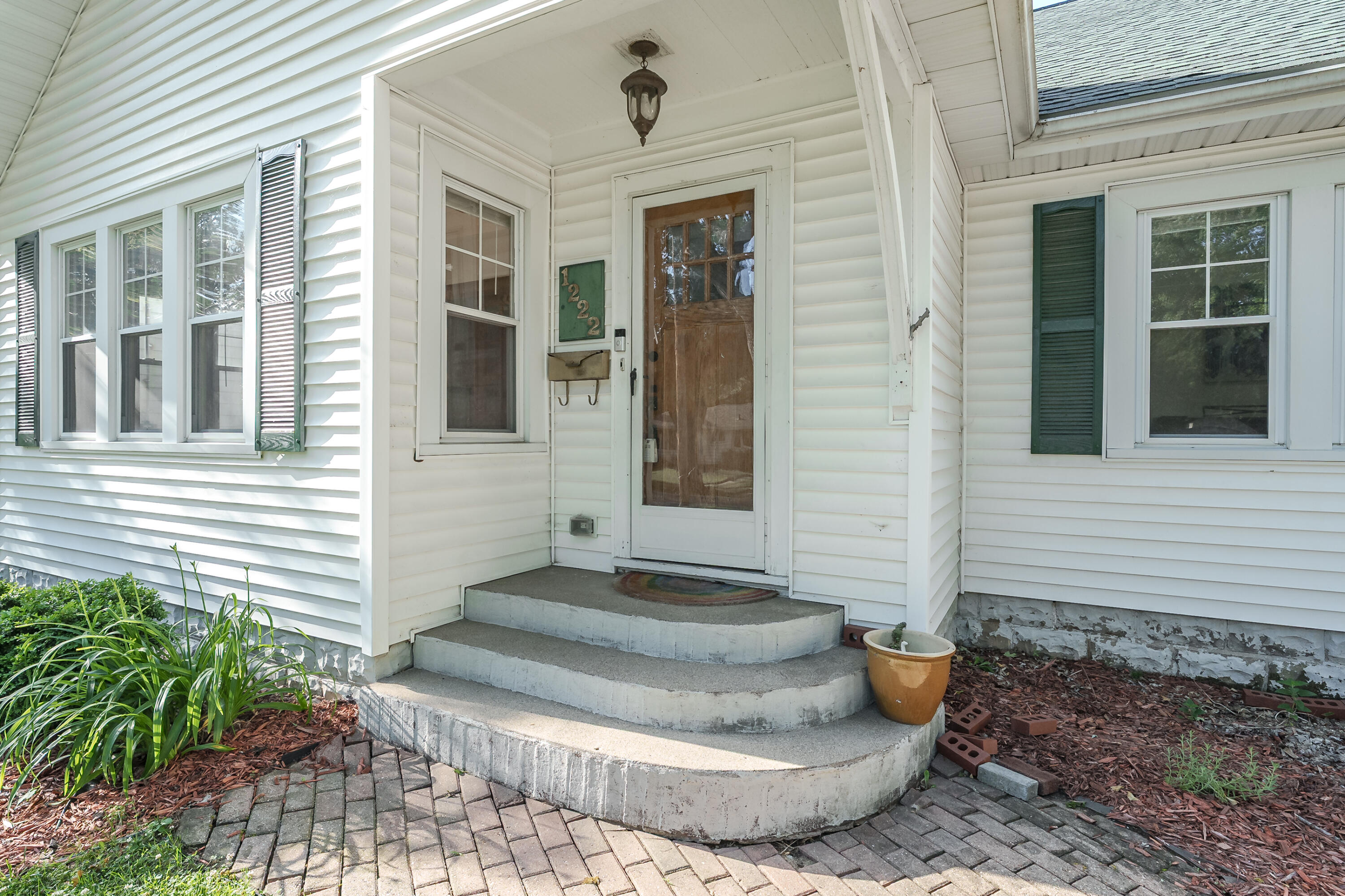 1222 Lakeway Avenue Kalamazoo MI 49001