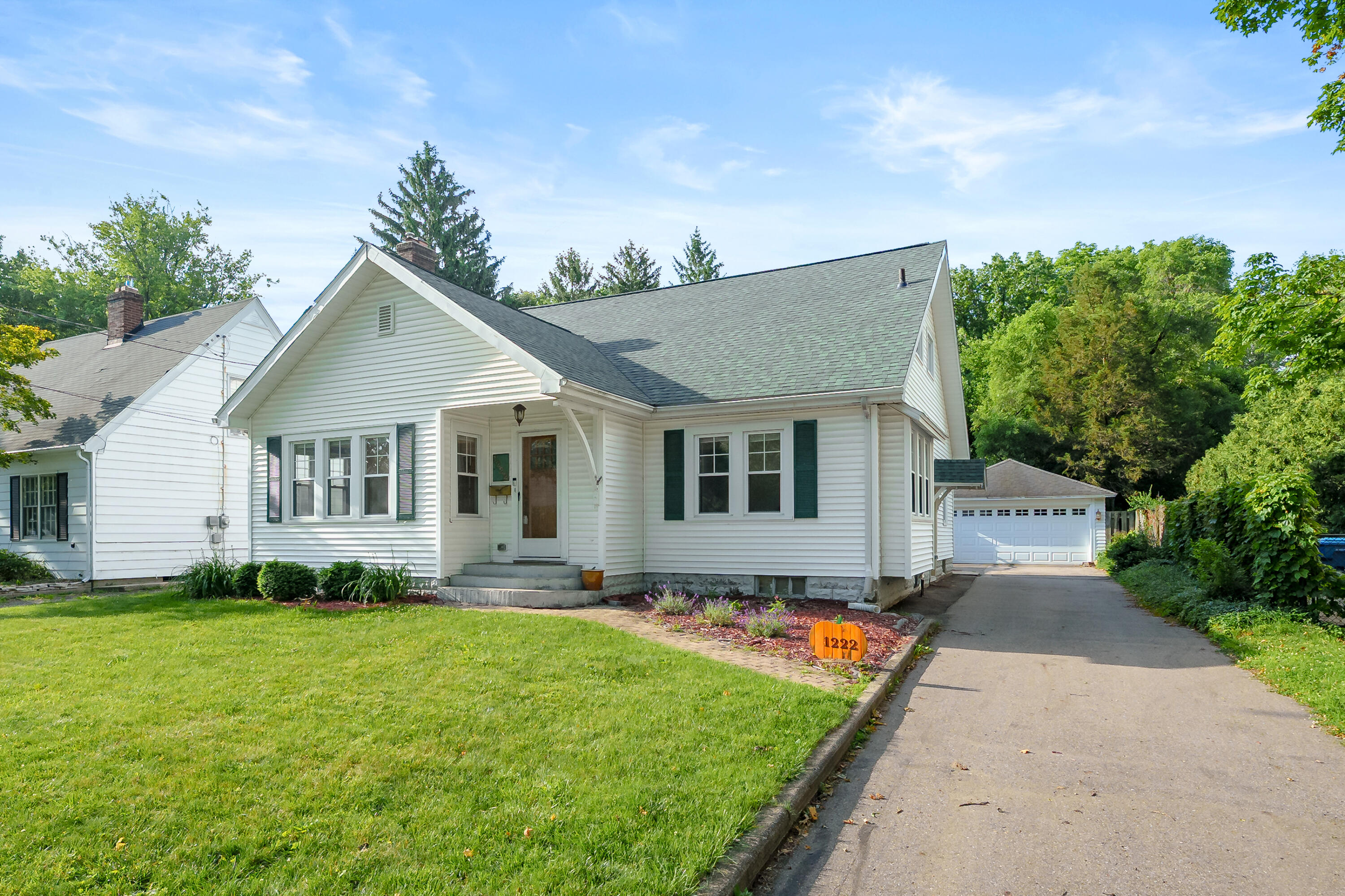 1222 Lakeway Avenue Kalamazoo MI 49001