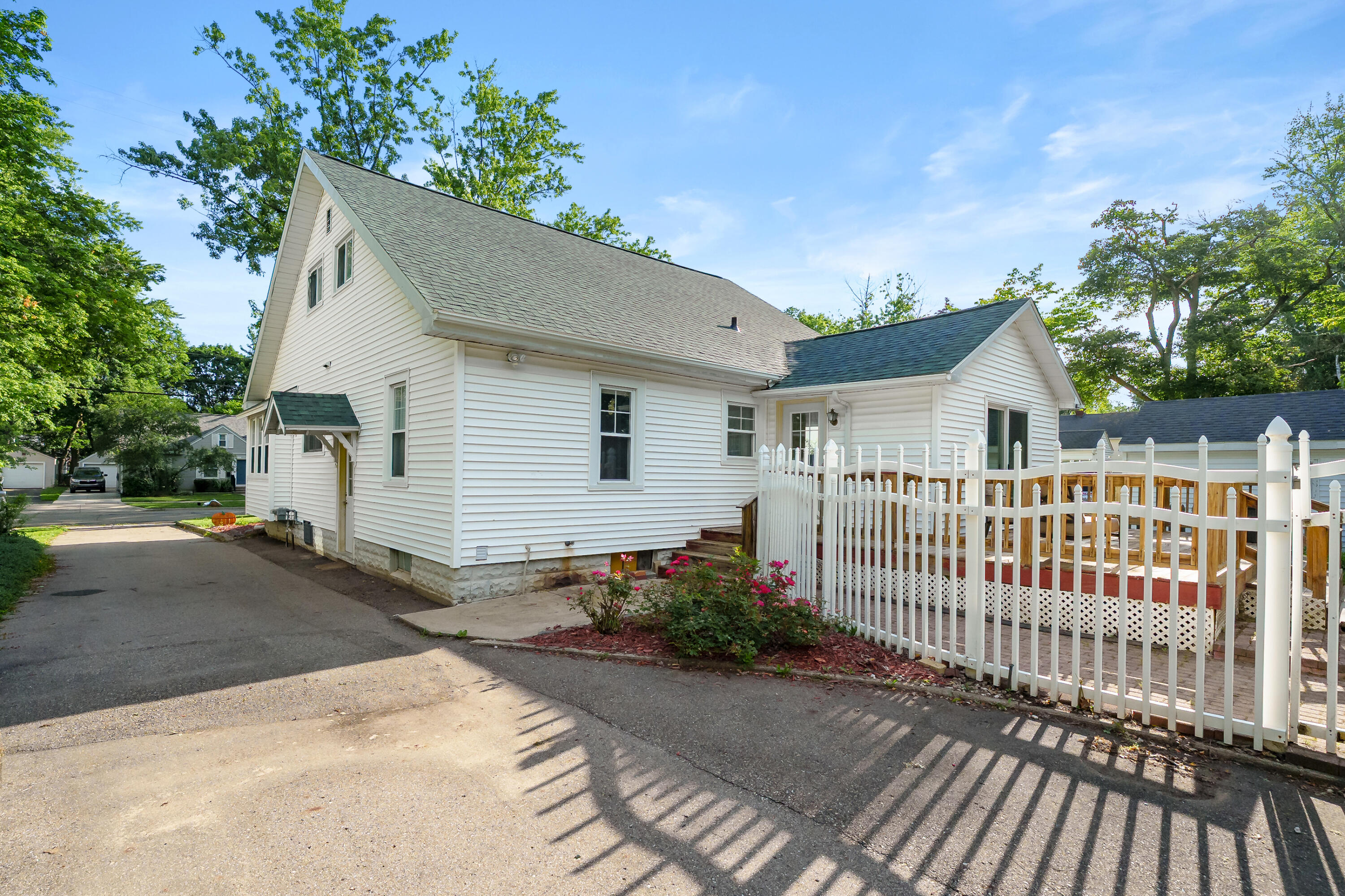 1222 Lakeway Avenue Kalamazoo MI 49001