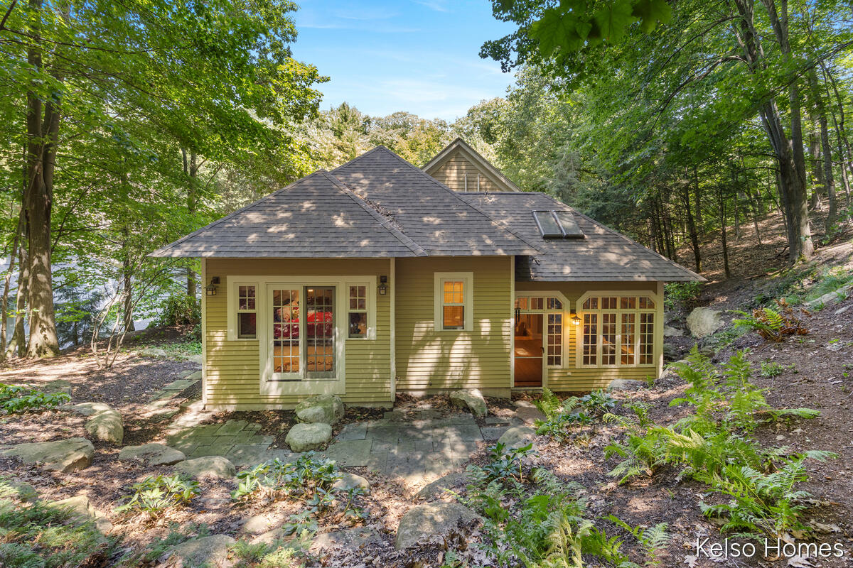 6664 Scenic Shores Drive Holland MI 49423