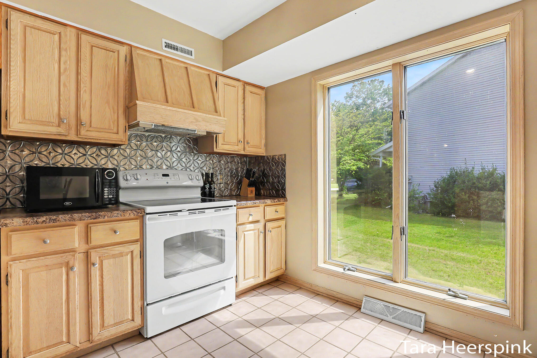 6237 Arroyo Vista Drive NE Rockford MI 49341