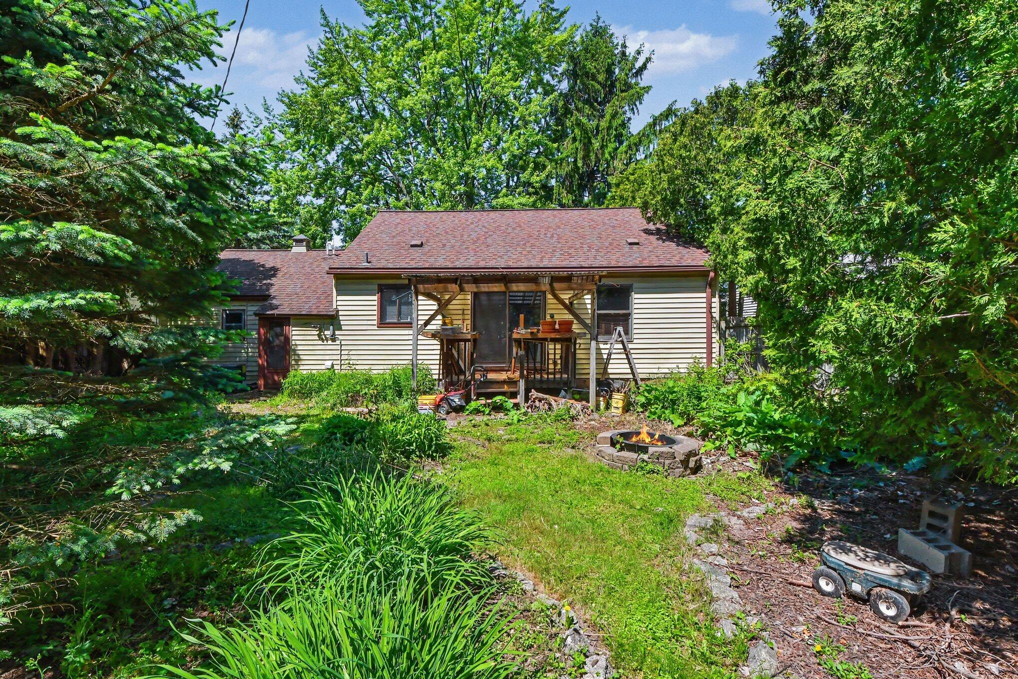 532 Clayton Avenue NW Grand Rapids MI 49534
