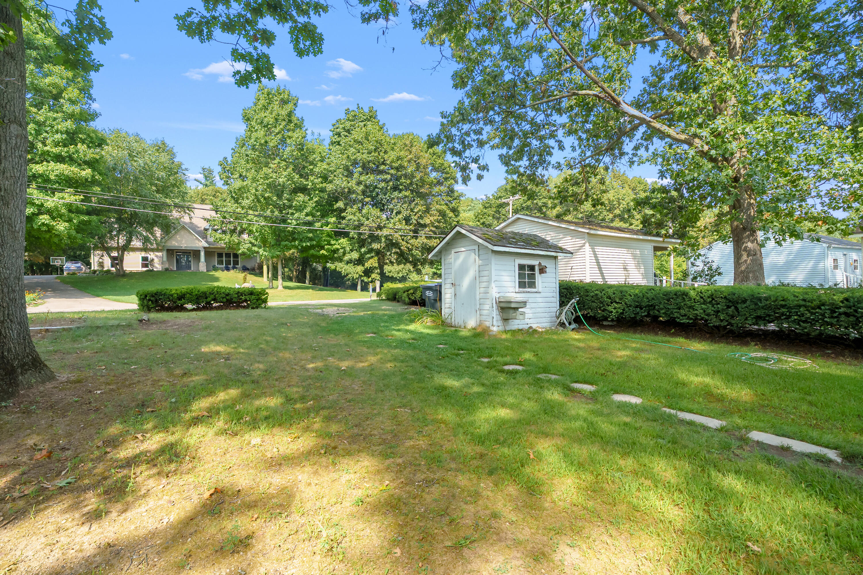 1078 N Eagle Lake Drive Kalamazoo MI 49009
