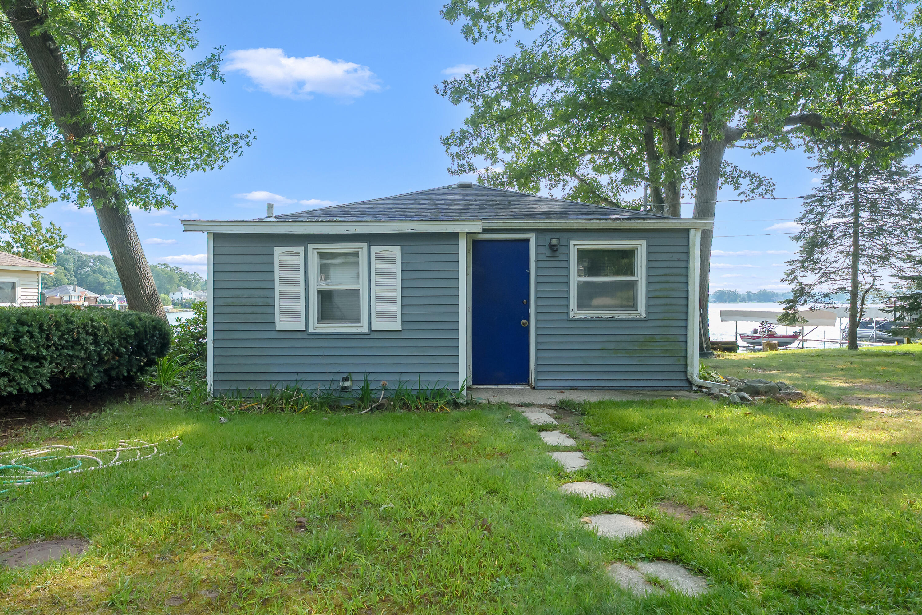 1078 N Eagle Lake Drive Kalamazoo MI 49009