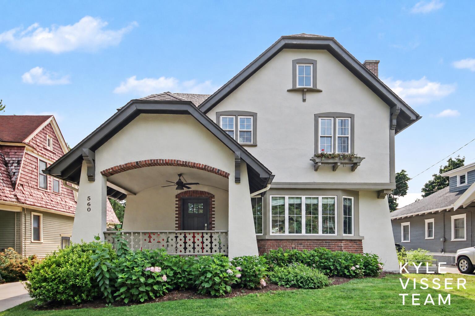 560 Laurel Avenue SE East Grand Rapids MI 49506