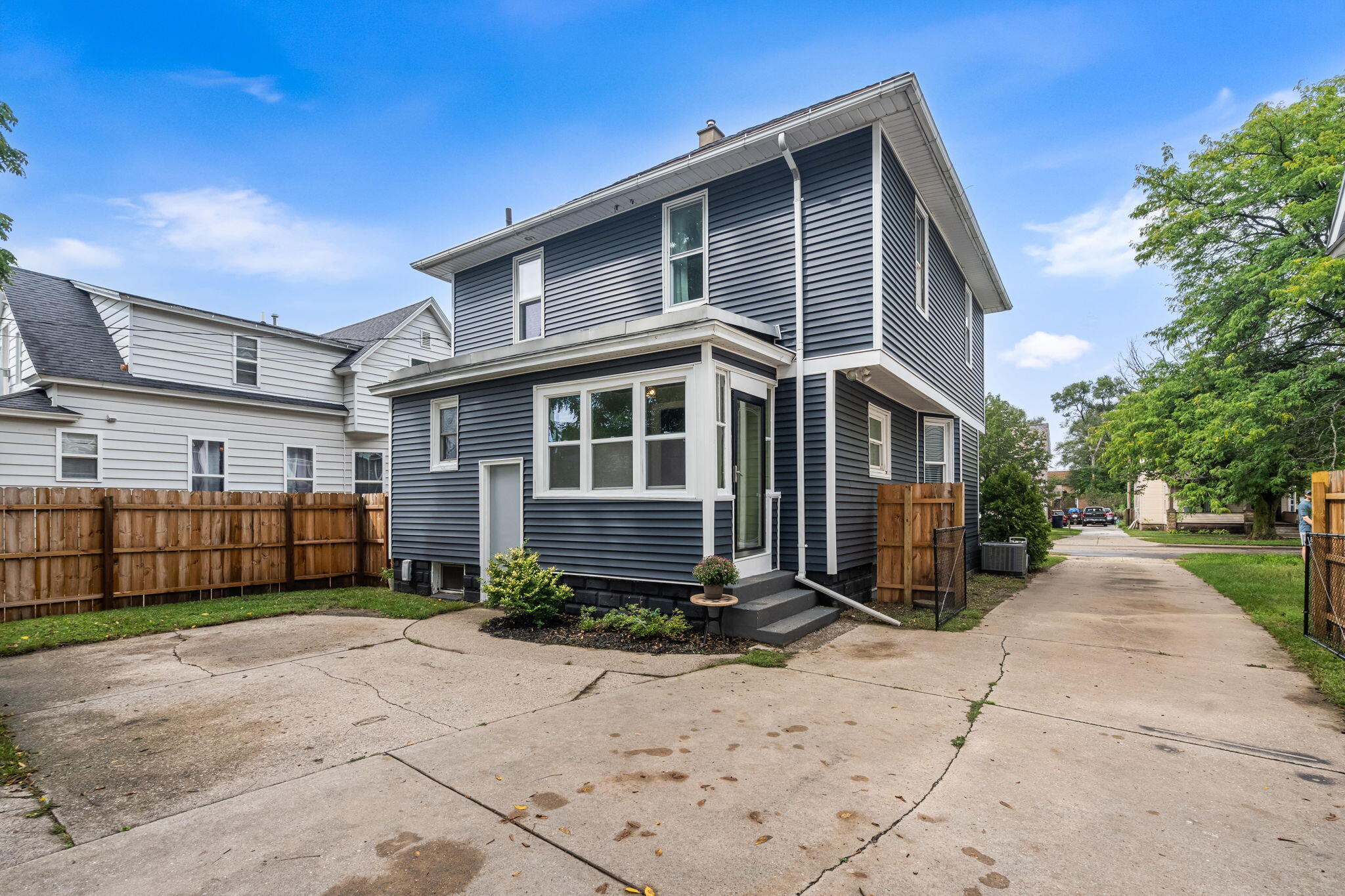 52 W 17th Street Holland MI 49423