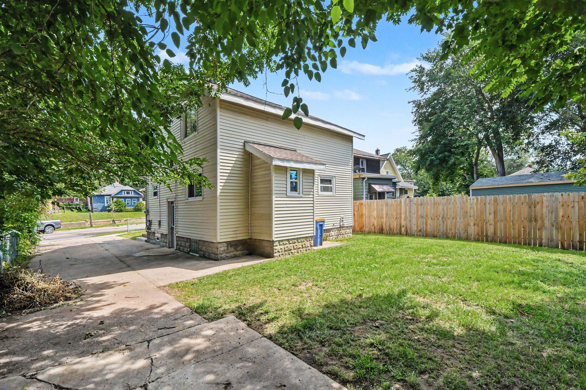 1735 Kalamazoo Avenue SE Grand Rapids MI 49507