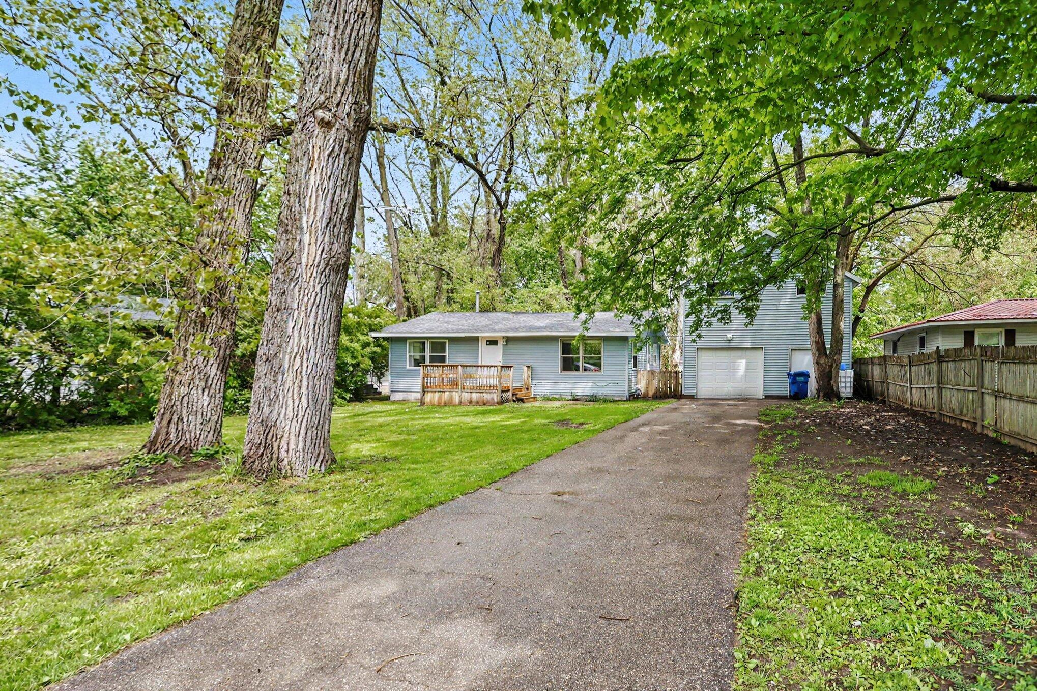 1585 Leeds Avenue Benton Harbor MI 49022