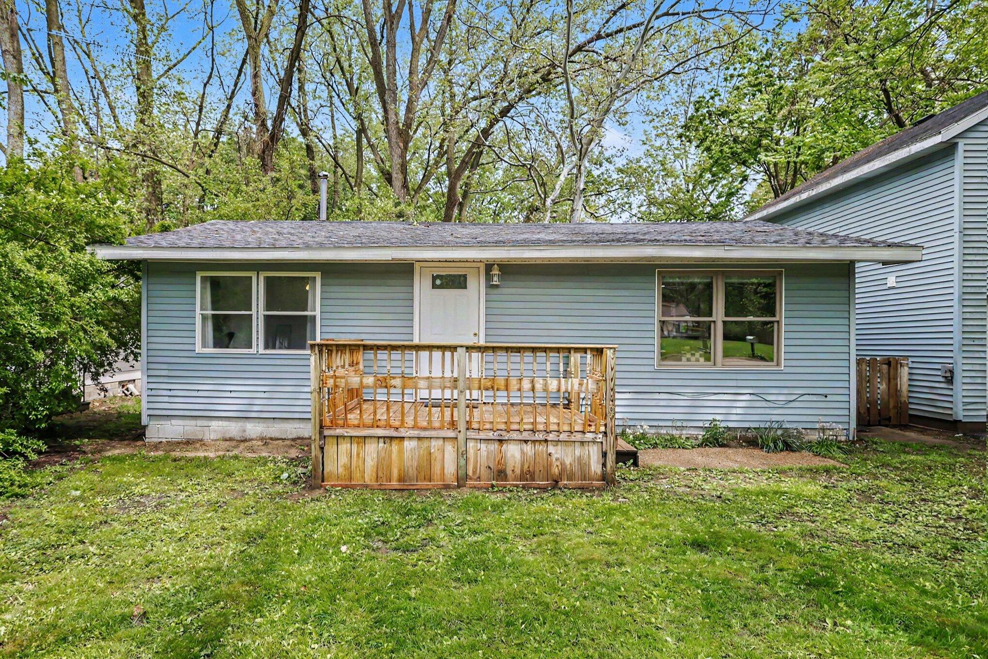 1585 Leeds Avenue Benton Harbor MI 49022
