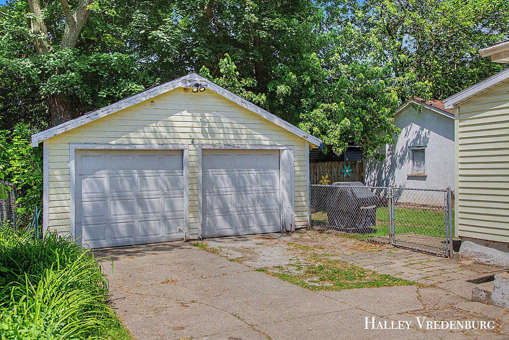 1323 Ashland Avenue NE Grand Rapids MI 49505