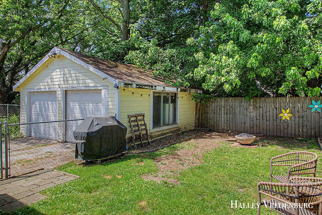 1323 Ashland Avenue NE Grand Rapids MI 49505