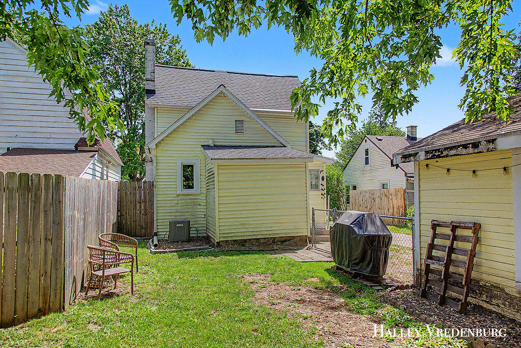 1323 Ashland Avenue NE Grand Rapids MI 49505