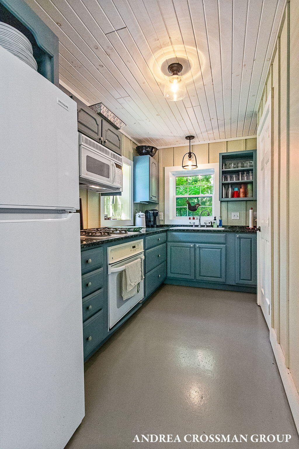 2075 Lakeshore Drive Fennville MI 49408