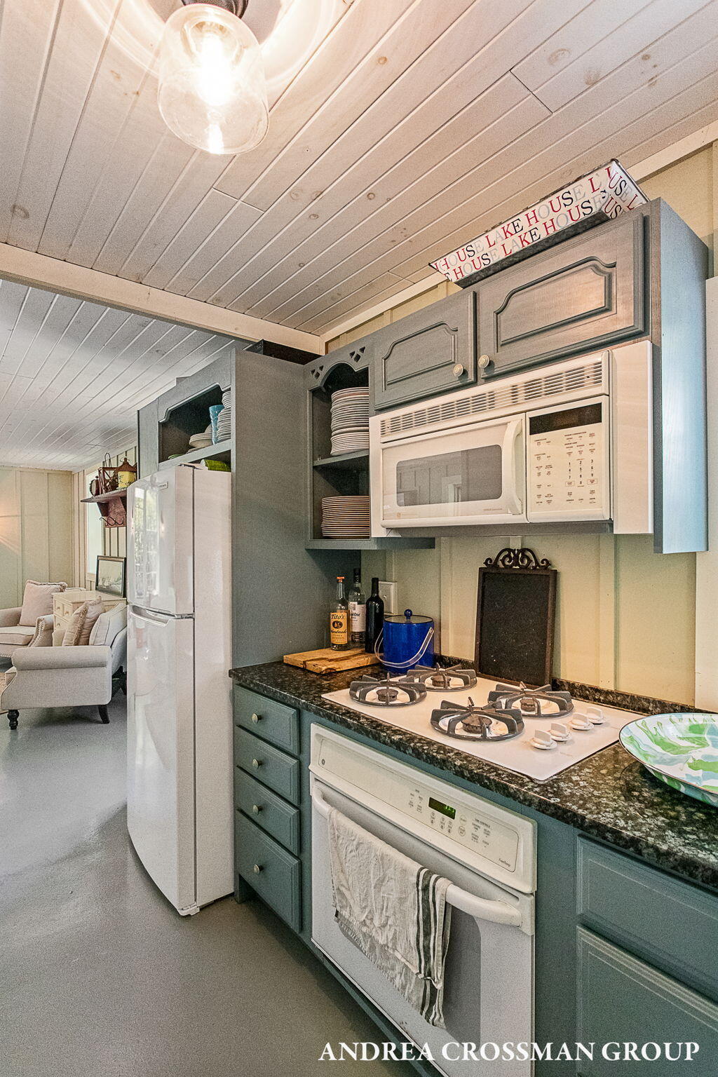 2075 Lakeshore Drive Fennville MI 49408