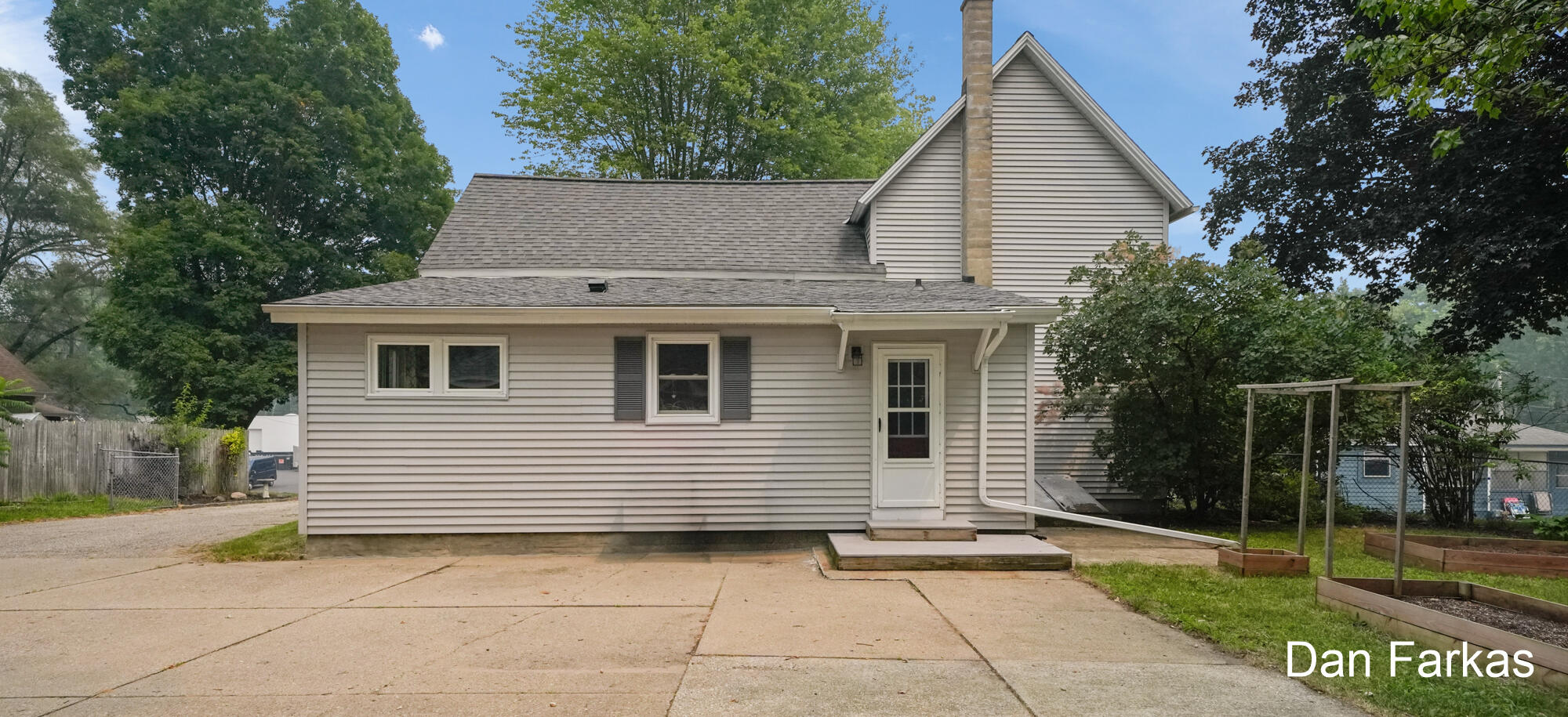 2531 Miller Avenue NW Grand Rapids MI 49544