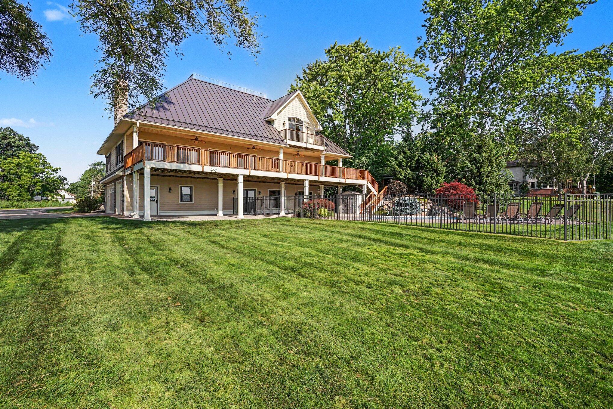 14848 152nd Avenue Grand Haven MI 49417