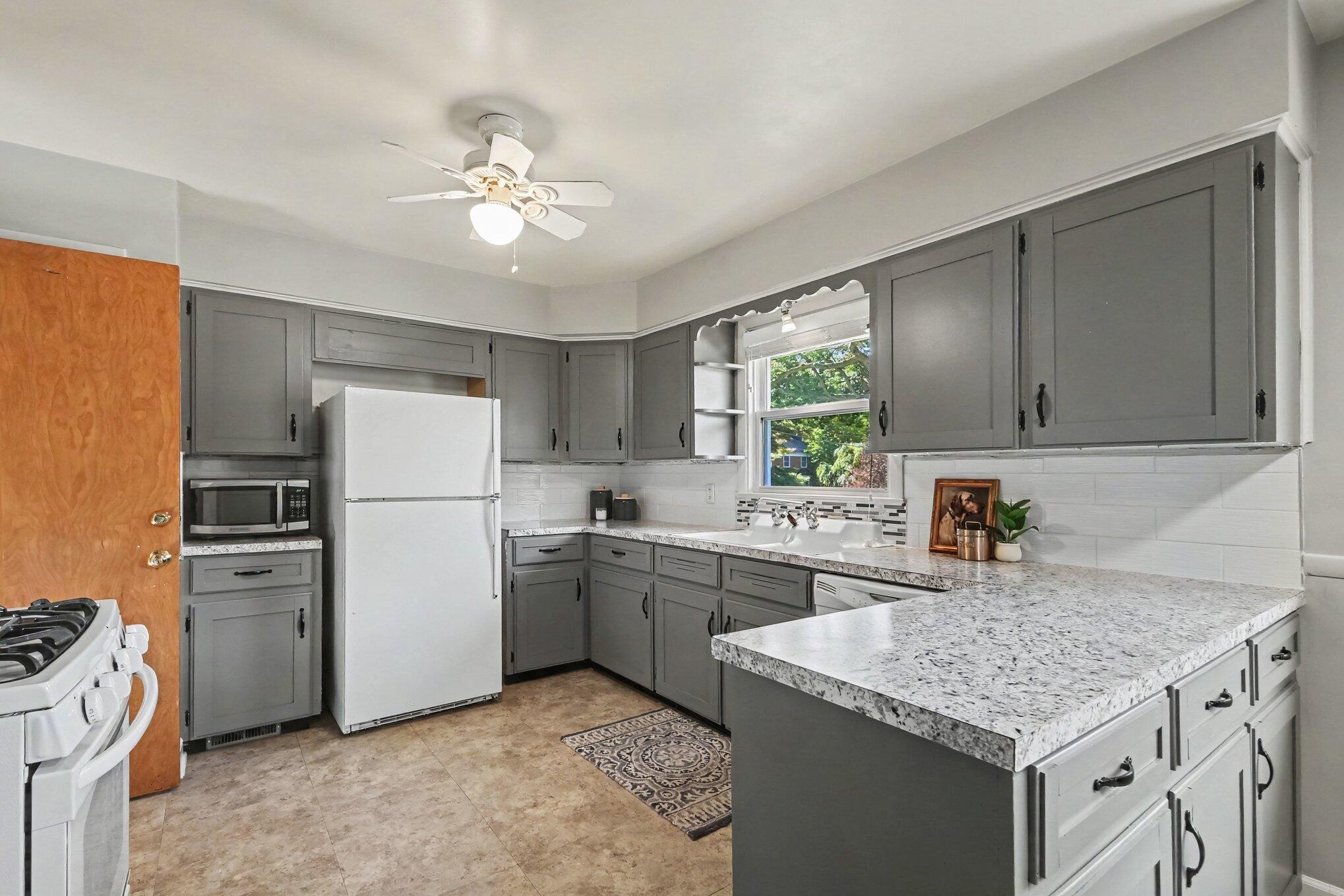 2741 Plainfield Avenue NE Grand Rapids MI 49505