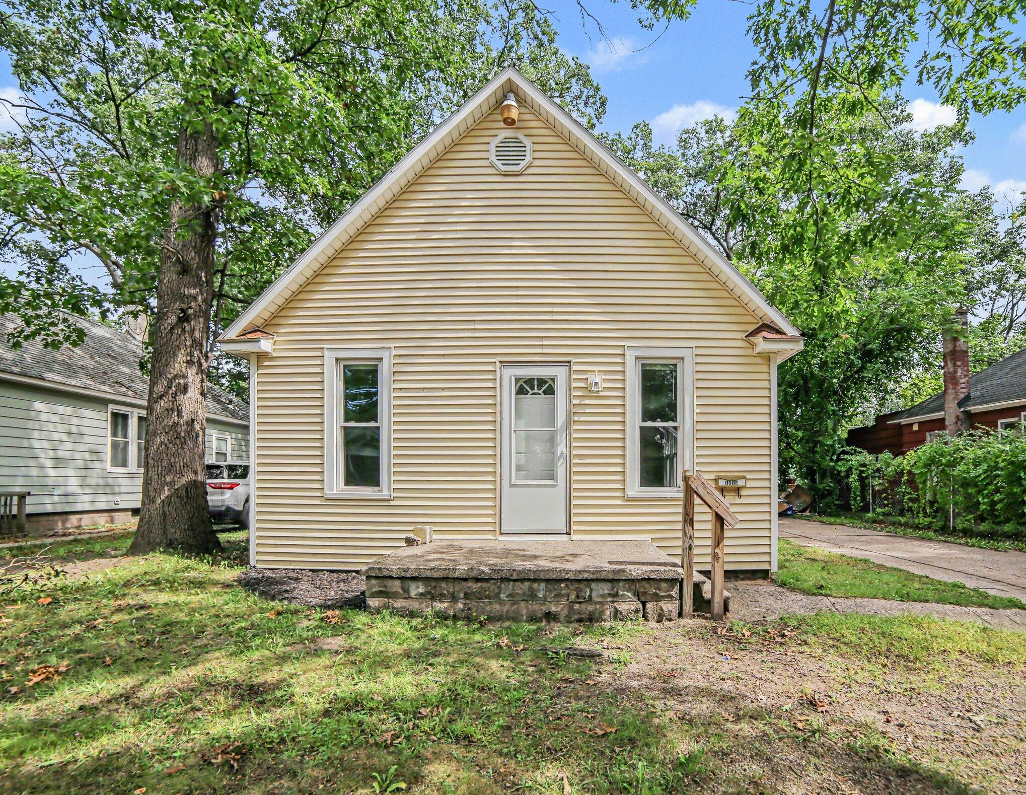 1876 Leahy Street Muskegon MI 49442