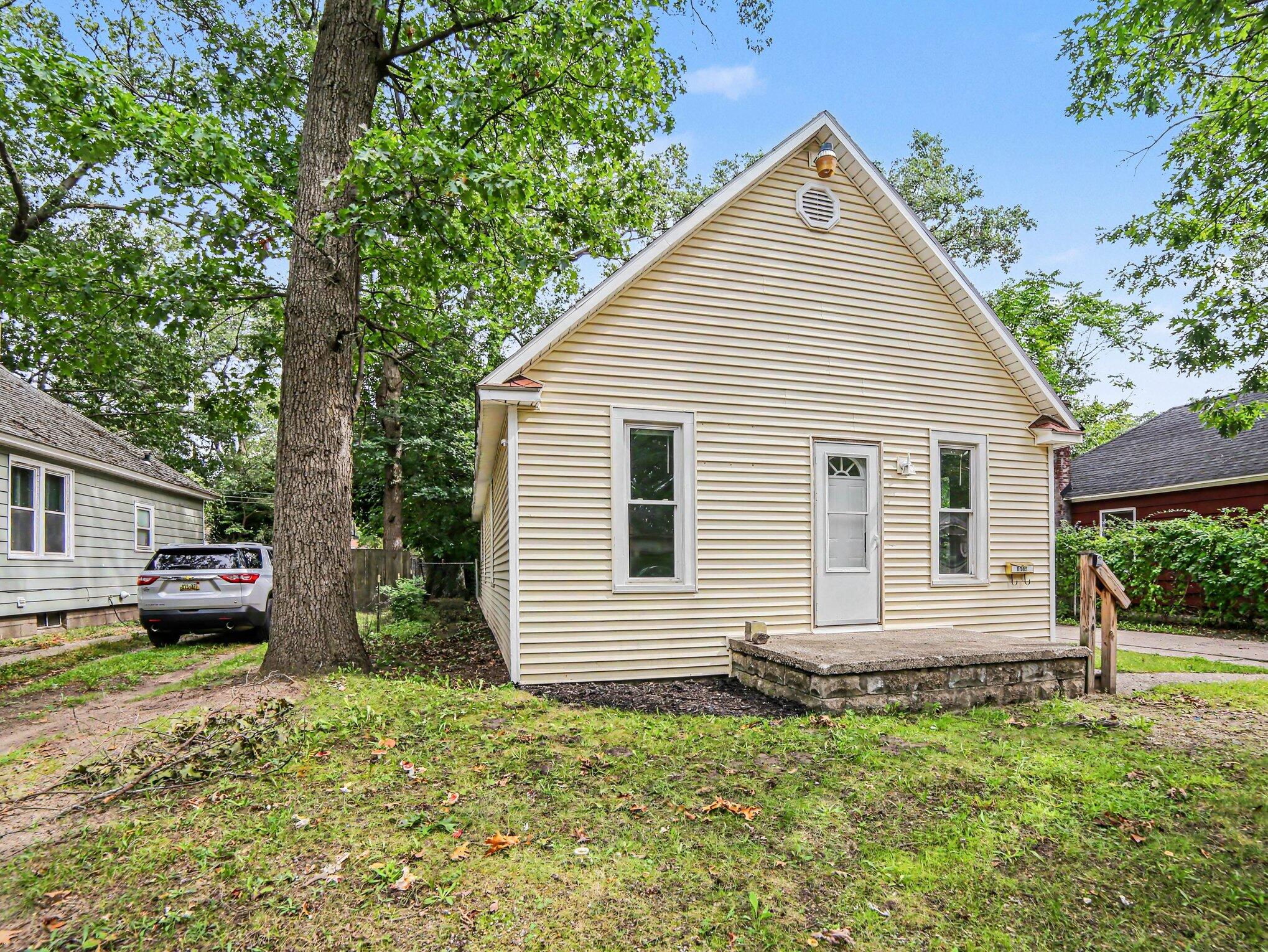 1876 Leahy Street Muskegon MI 49442