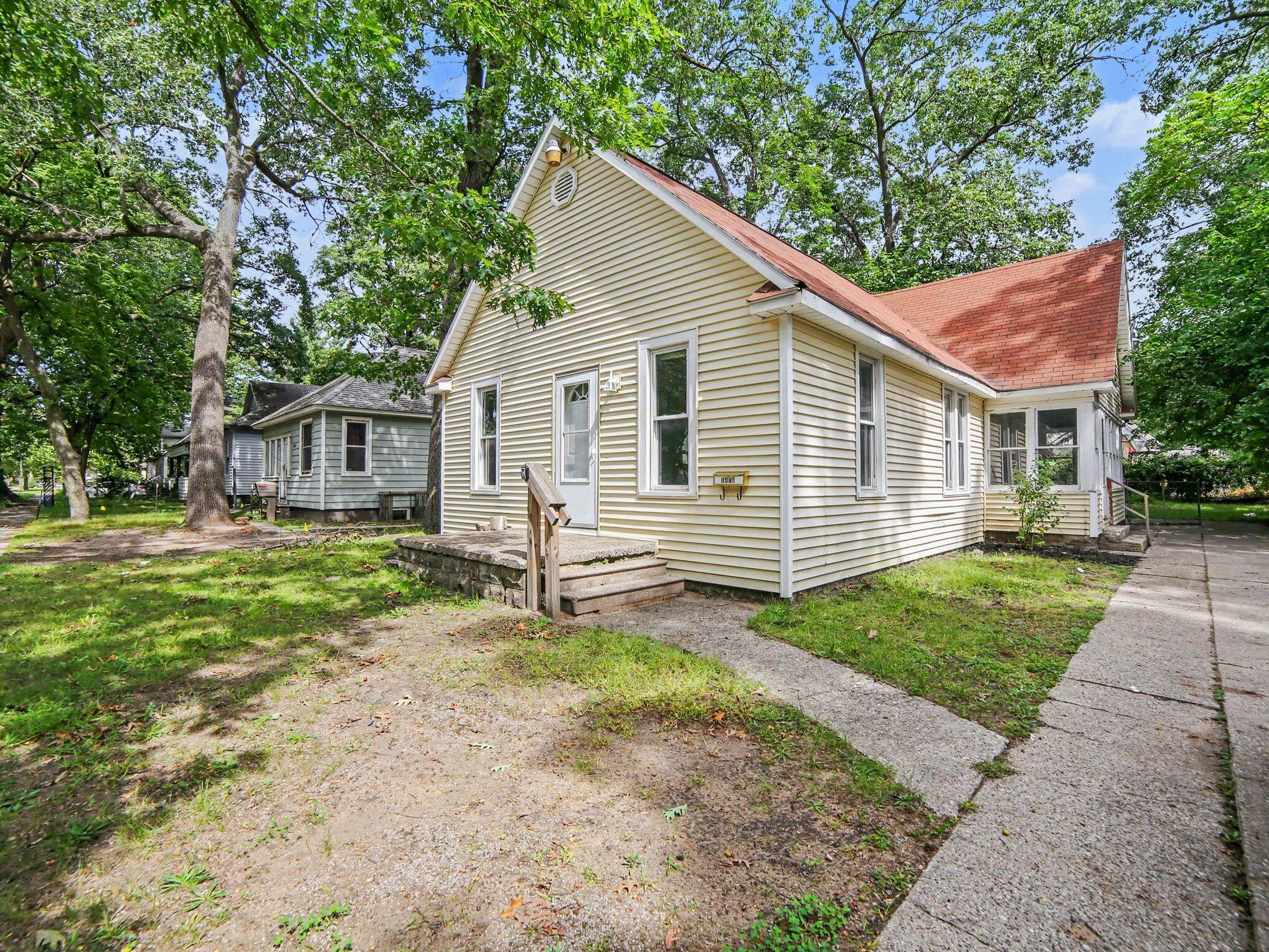 1876 Leahy Street Muskegon MI 49442
