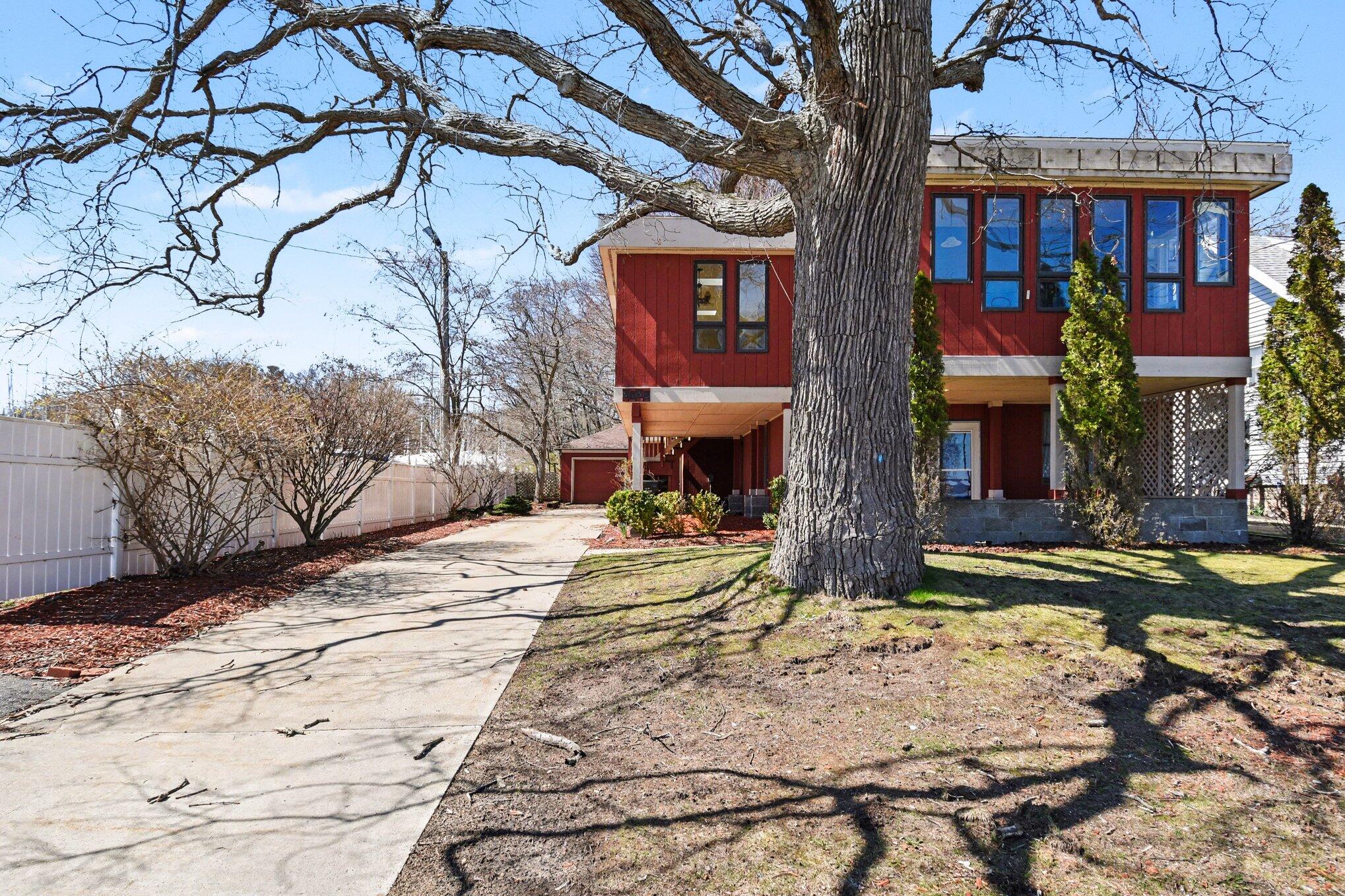 3135 Lakeshore Drive Muskegon MI 49441