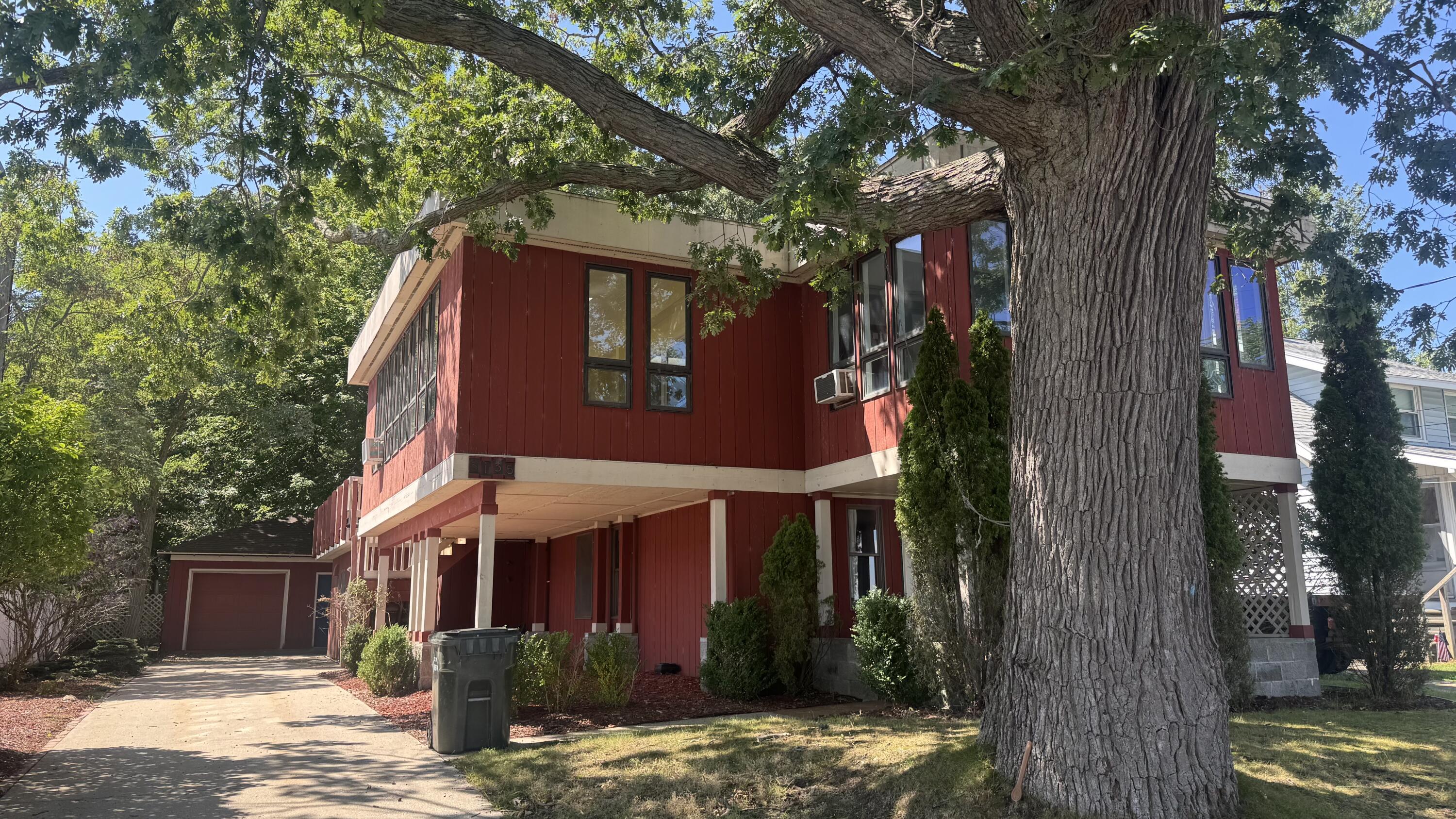 3135 Lakeshore Drive Muskegon MI 49441
