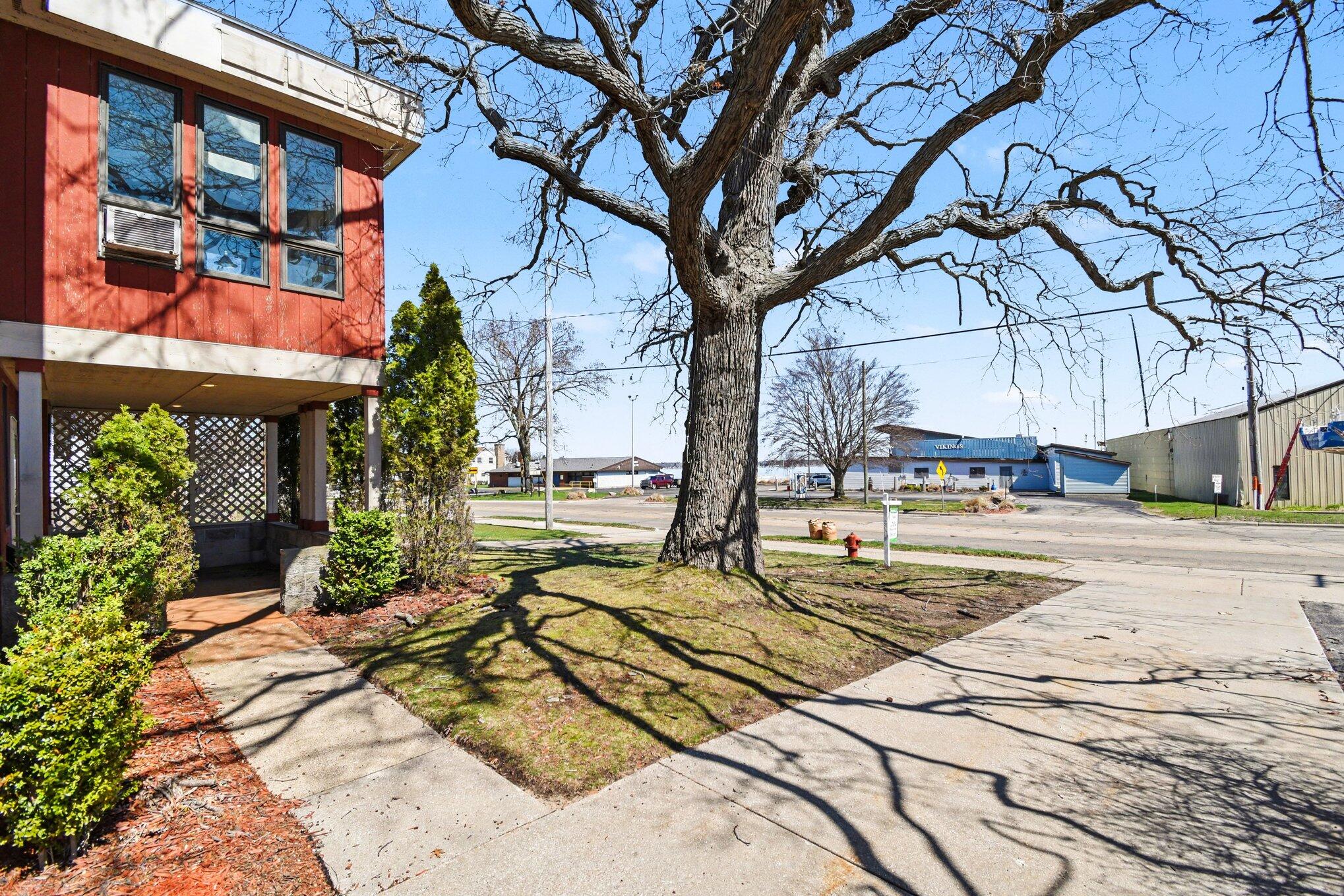 3135 Lakeshore Drive Muskegon MI 49441
