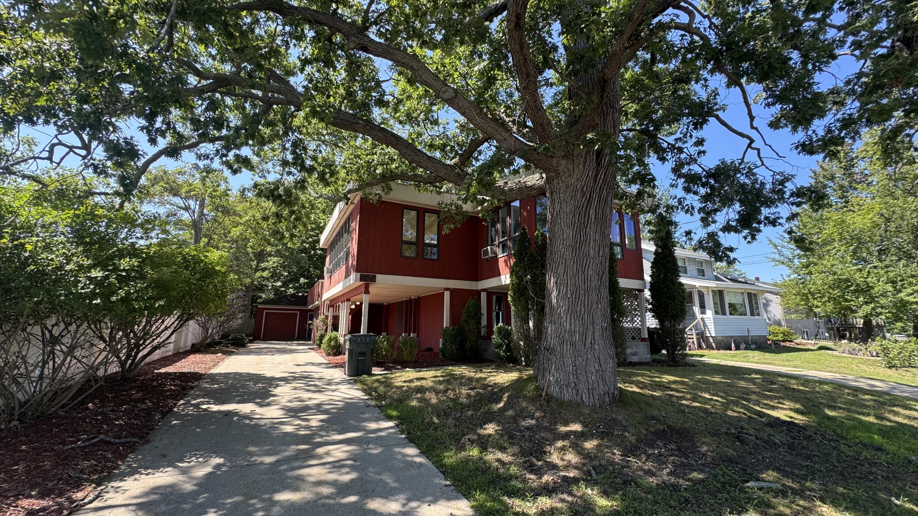 3135 Lakeshore Drive Muskegon MI 49441