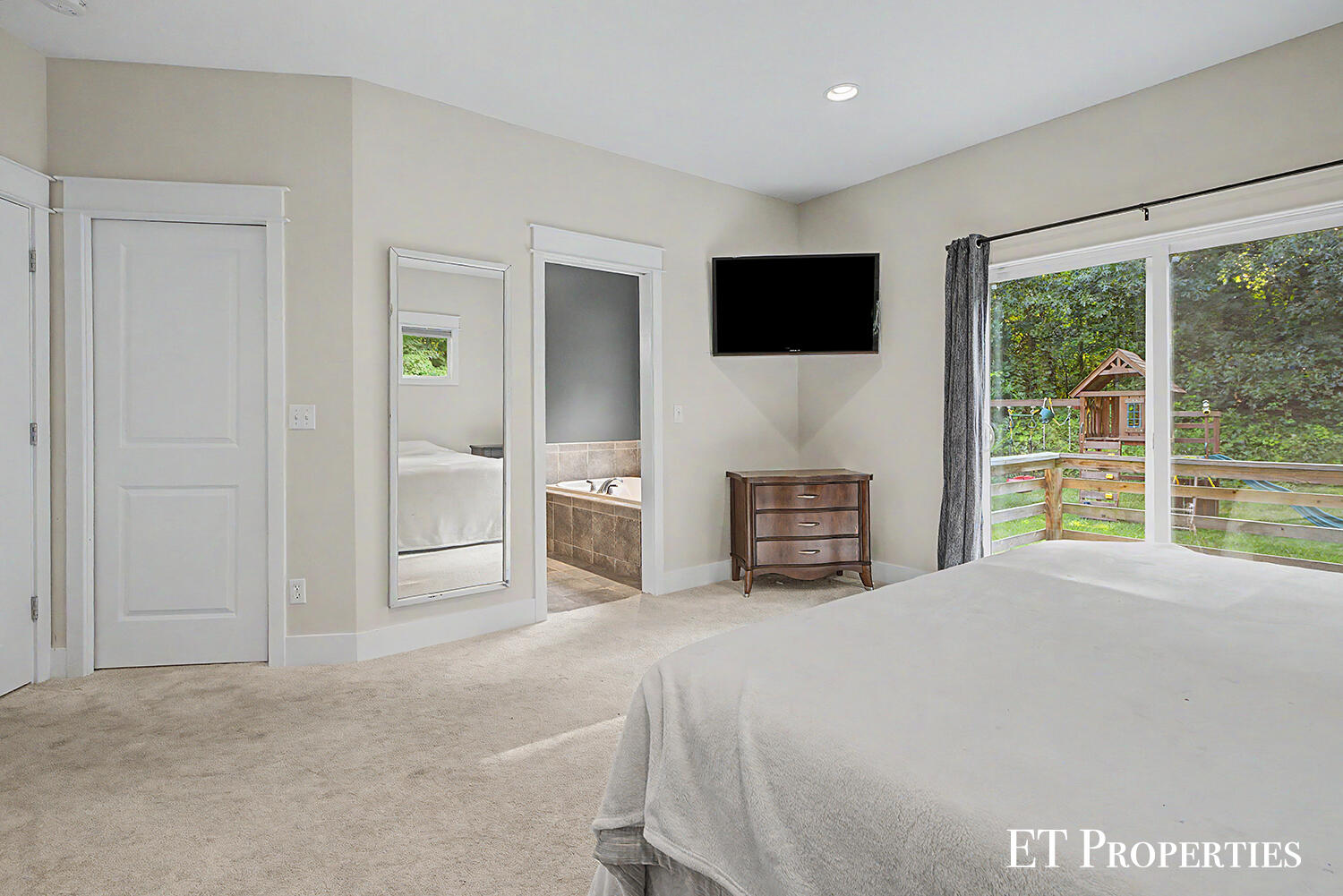 7801 Cascade Road SE Grand Rapids MI 49546