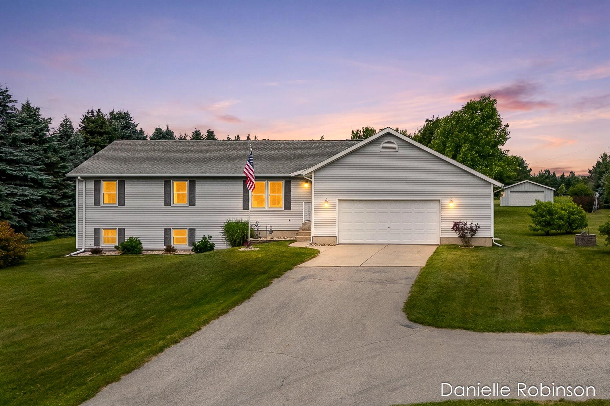 6829 12 Mile Road NE Rockford MI 49341