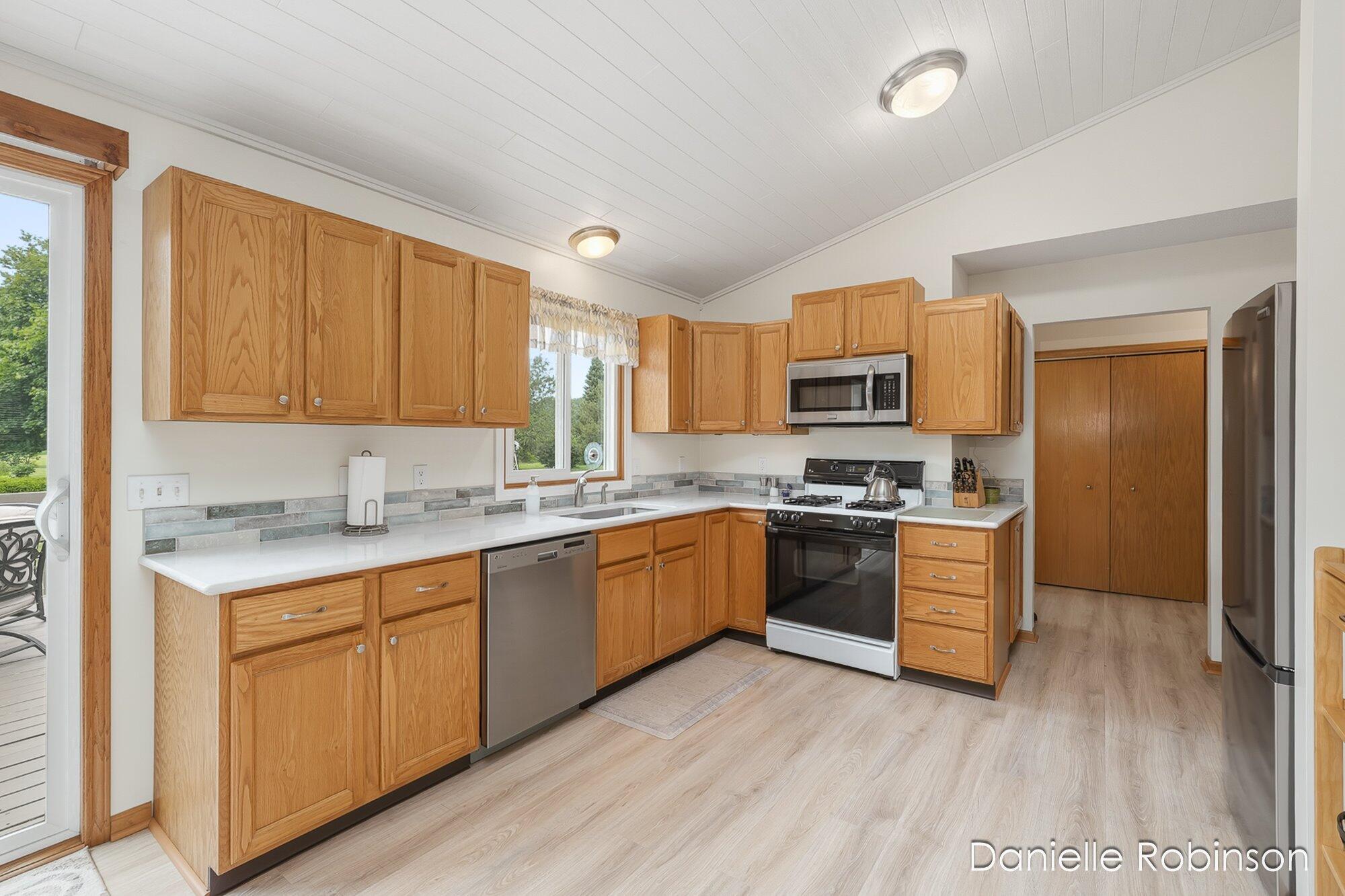 6829 12 Mile Road NE Rockford MI 49341